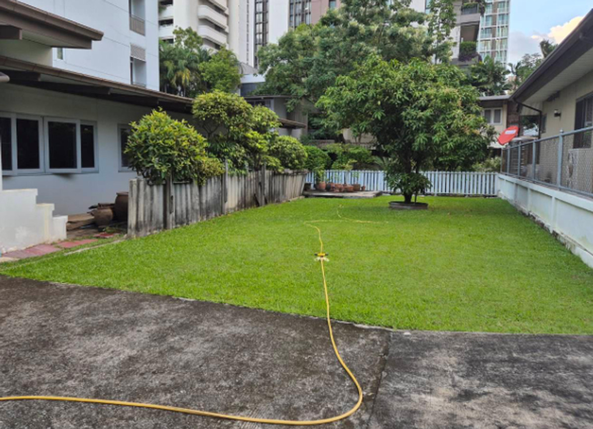 For RentRetail SpaceSukhumvit, Asoke, Thonglor : Business space for rent, shops, restaurants, Asoke, Sukhumvit area, size 96 sq m. Can be rented for other businesses. Good location near amenities 5 minutes to BTS Asoke and MRT Sukhumvit