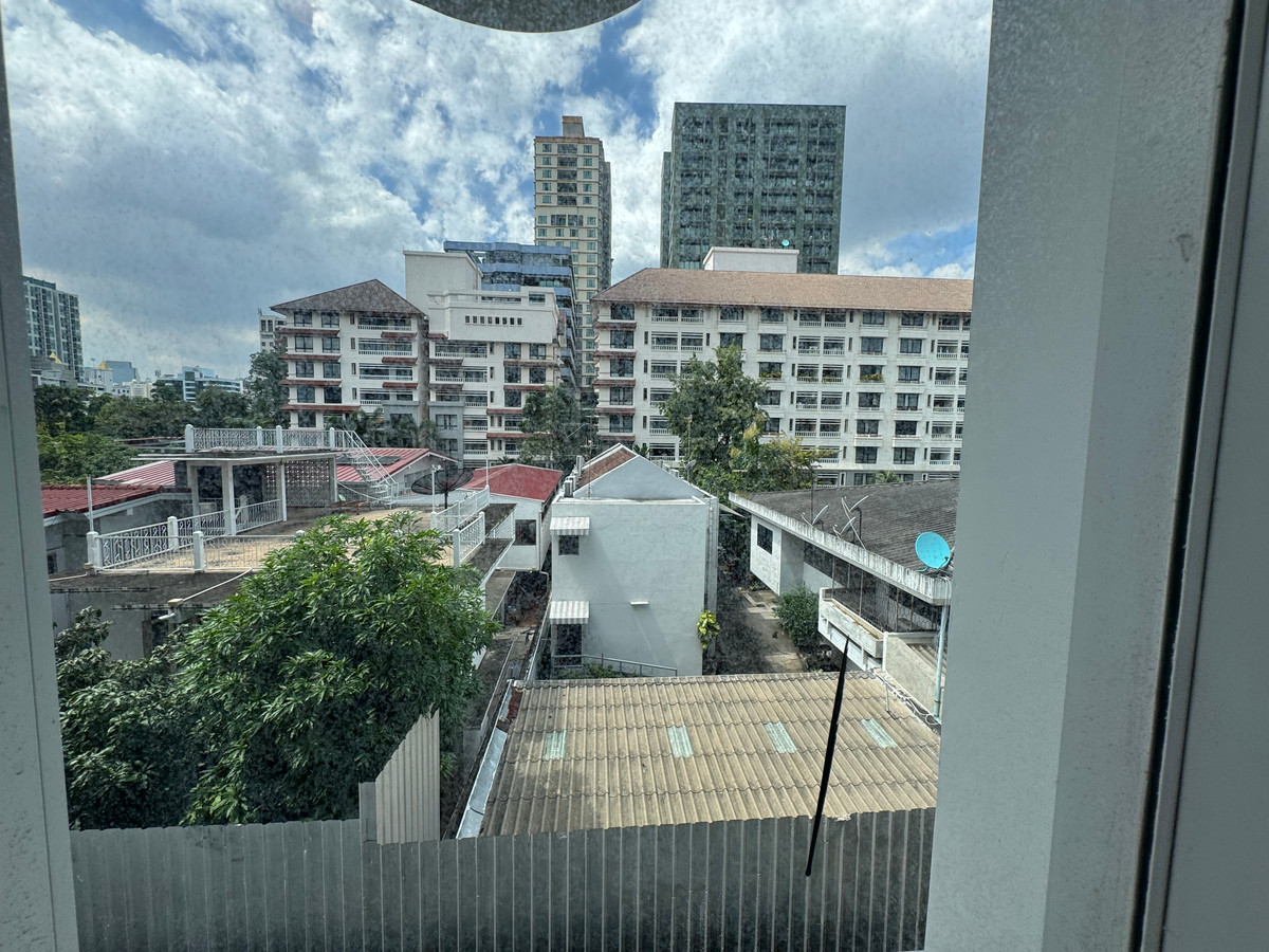 ให้เช่าคอนโดสุขุมวิท อโศก ทองหล่อ : **FOR RENT: Chewathai Residence Thonglor | 1 Bed (33sqm) | Closed Kitchen | Private View 🌿 Only 27,000 THB! negotiable**