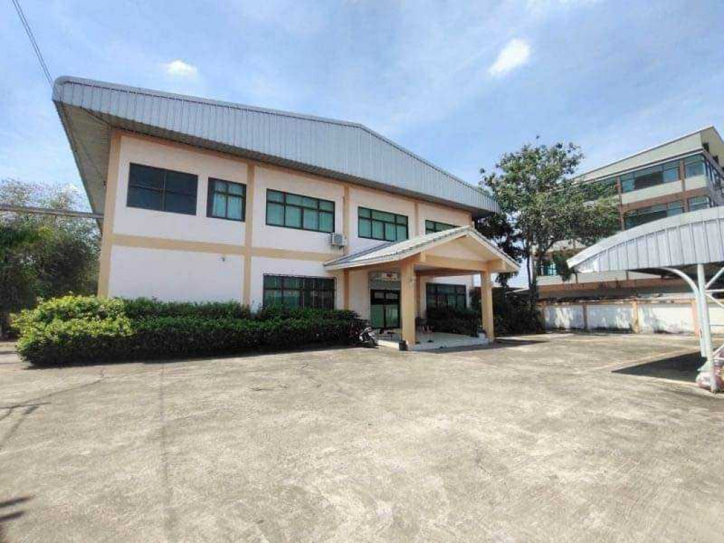 For SaleFactoryNonthaburi, Bang Yai, Bangbuathong : Factory for sale on Kaew In Road, Bang Yai. 2,275 sq m, 2 rai 2 ngan 99 sq wah. Near Kanchanaphisek Road.