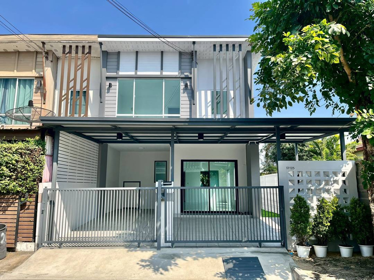For SaleTownhomeNonthaburi, Bang Yai, Bangbuathong : Urgent sale! 2-story townhouse, inside corner is very private. Pruksa Prime Kantana Village (Panali 33), magnificent land area of ​​41.3 sq m, newly decorated throughout. The kitchen was well renovated. Location at the beginning of Soi Kantana, only 600 m