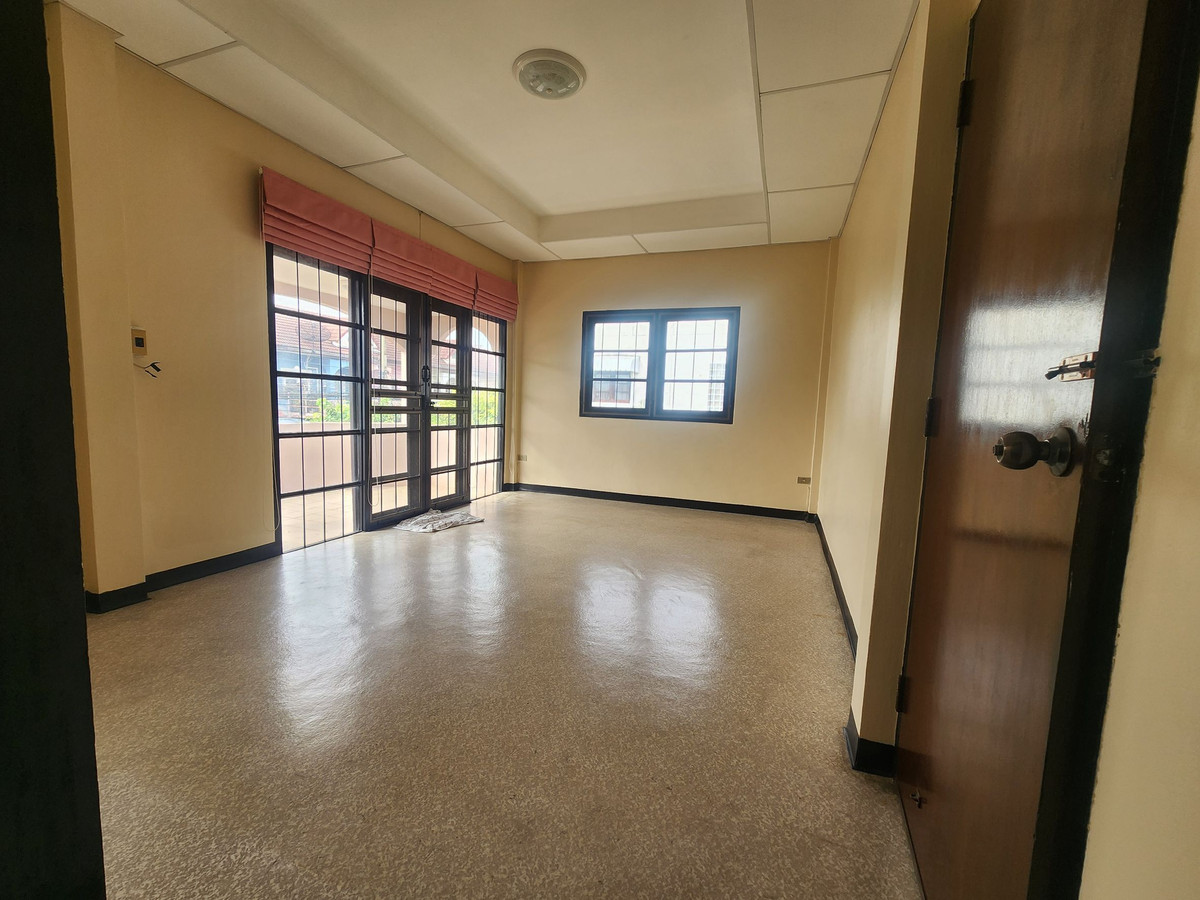 ขายนนทบุรี บางใหญ่ บางบัวทอง : 95725 - ขายบ้านแฝด 2 ชั้น โครงการซื่อตรง รัตนาธิเบศร์ - ไทรม้า บ้านเปล่าสภาพดี พร้อมให้เจ้าของใหม่ตกแต่งหรือรีโนเวทต่อได้ตามสไตล์