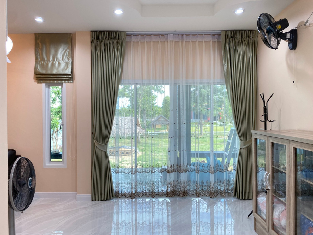 บ้านนครปฐม : 💥 ขายบ้านใหม่บนที่ดินใหญ่  เมืองนครปฐม (ที่ดินเกือบครึ่งไร่กว่าแบบนี้ หายากมาก!)  บรรยากาศเหมือนรีสอร์ทส่วนตัว  ล้อมรอบด้วยต้นไม้ใหญ่ ลมดีทั้งวัน เงียบสงบ เป็นส่วนตัวมาก บ้านตั้งบนที่ดอน น้ำไม่ท่วม