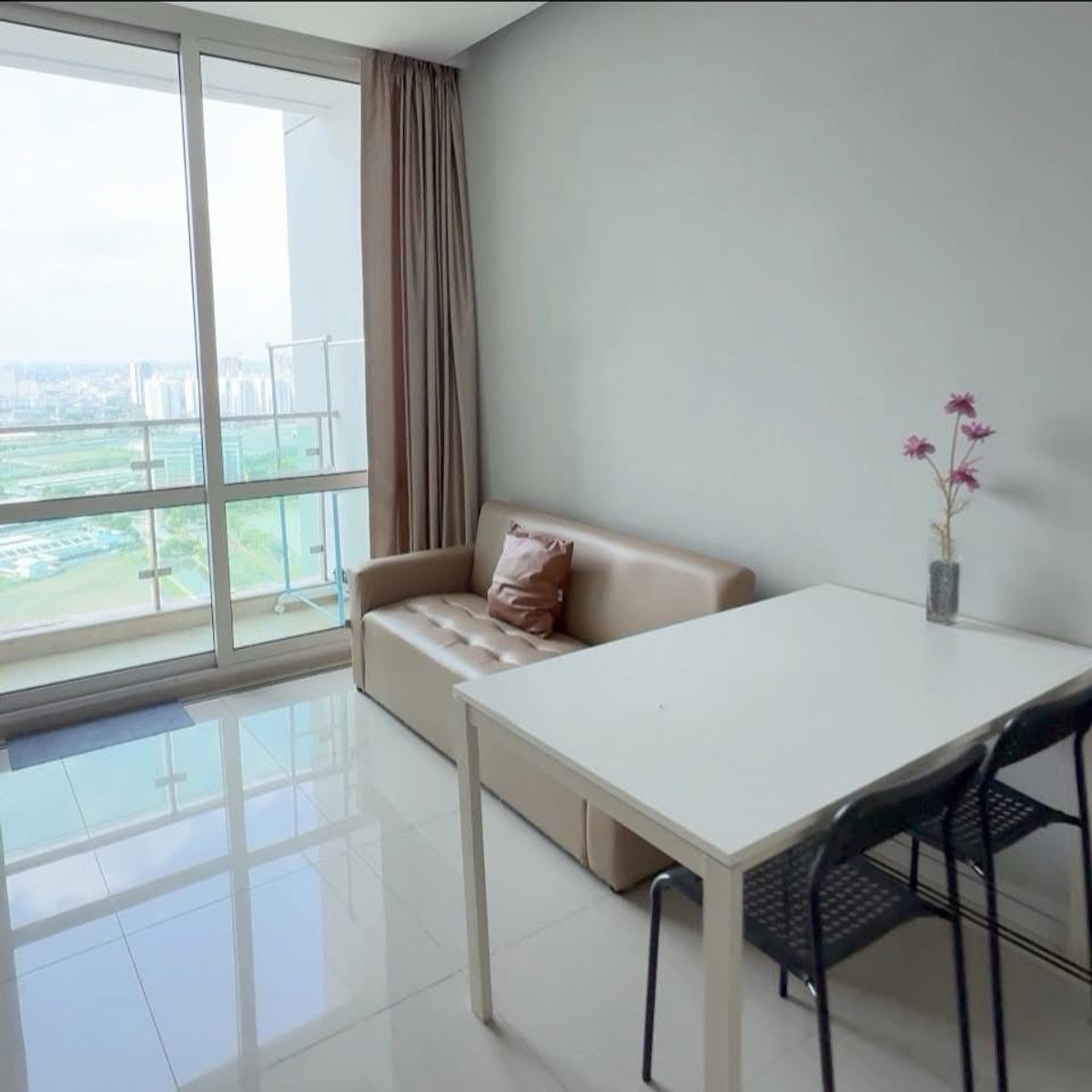 ให้เช่าคอนโดพระราม 9 เพชรบุรีตัดใหม่ RCA : ให้เช่า TC Green rama 9(ทีซี กรีน พระราม9) 1 ห้องนอน 1ห้องน้ำ 38 ตรม.  ตึก B ชั้น 30 วิวเมืองสวย ไม่บล็อค เฟอร์และเครื่องใช้ไฟฟ้าครบ 14,000 บาท