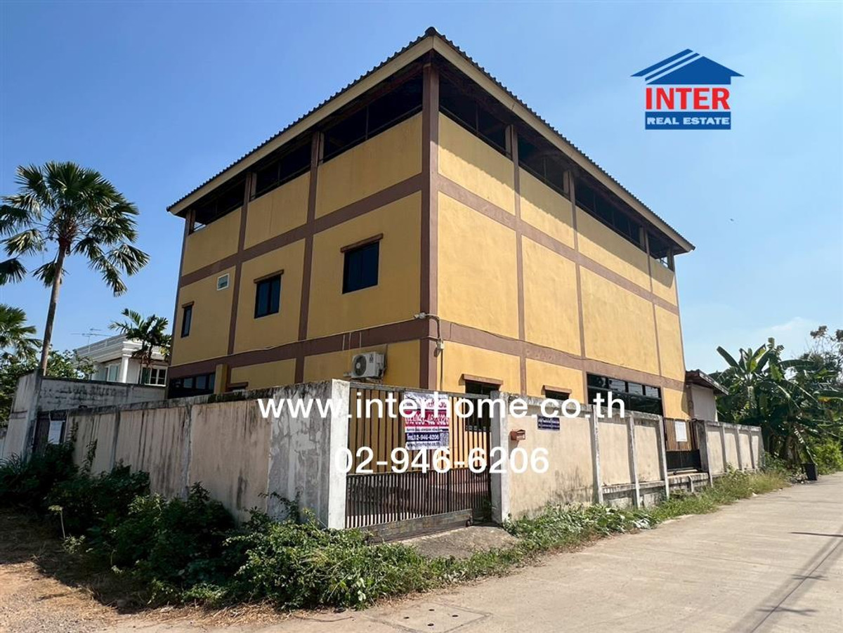 For SaleWarehousePathum Thani,Rangsit, Thammasat : Land + building, 2 floors, 88.5 sq m. Land + building, Soi Khlong Si, Soi 8, Khlong Luang Road, Eastern Outer Ring Road, Khlong Luang, Pathum Thani.
