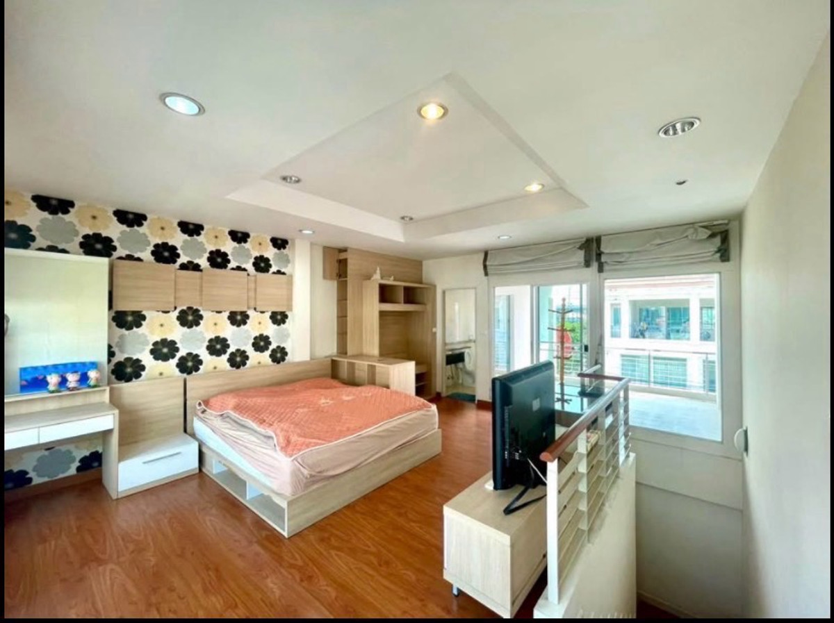 For RentTownhomeThaphra, Talat Phlu, Wutthakat : House for rent, Klang Muang, Sathorn, Taksin, 1 project, near BTS Wutthakat.