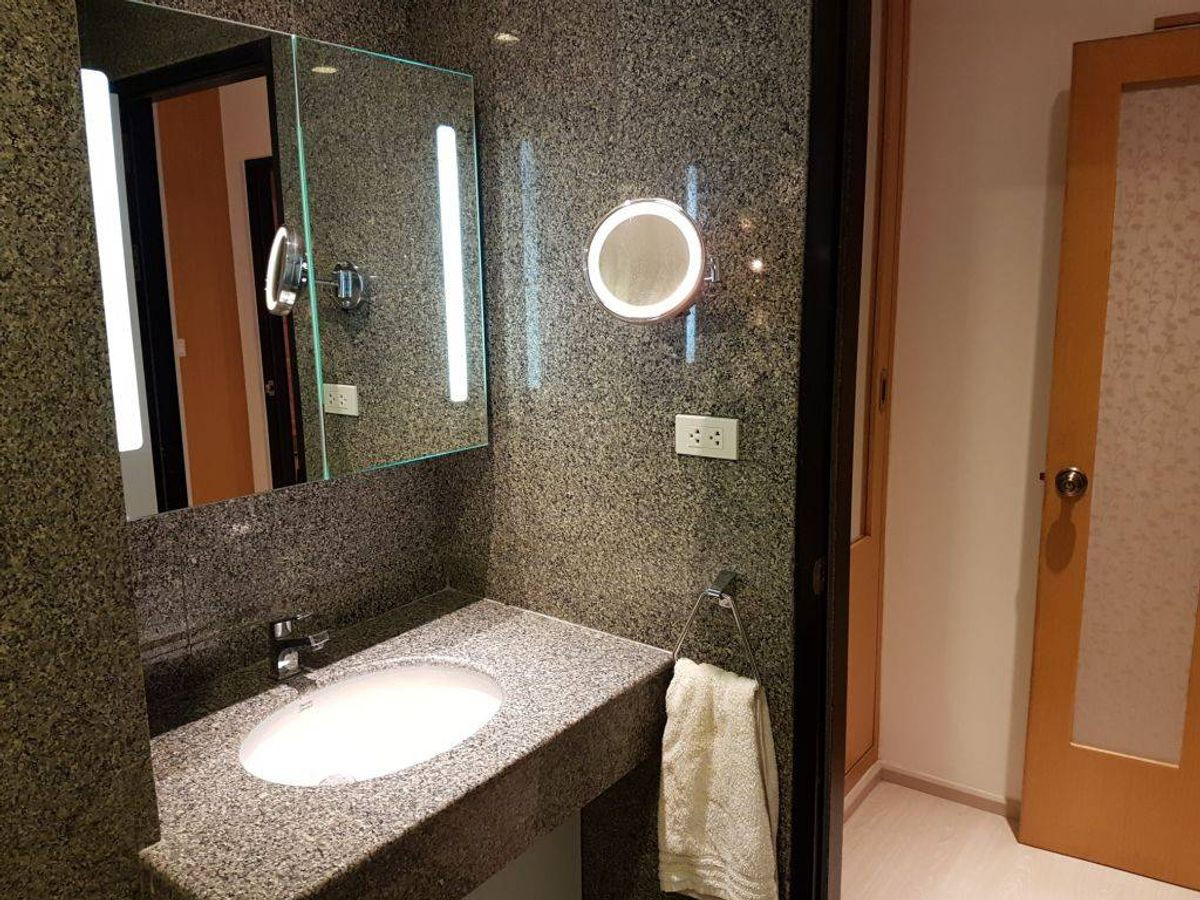 ขายคอนโดสีลม ศาลาแดง บางรัก : Green Point Silom / 2 Bedrooms (SALE WITH TENANT), กรีนพอยท์ สีลม / 2 Bedrooms (ขายพร้อมผู้เช่า) PT002