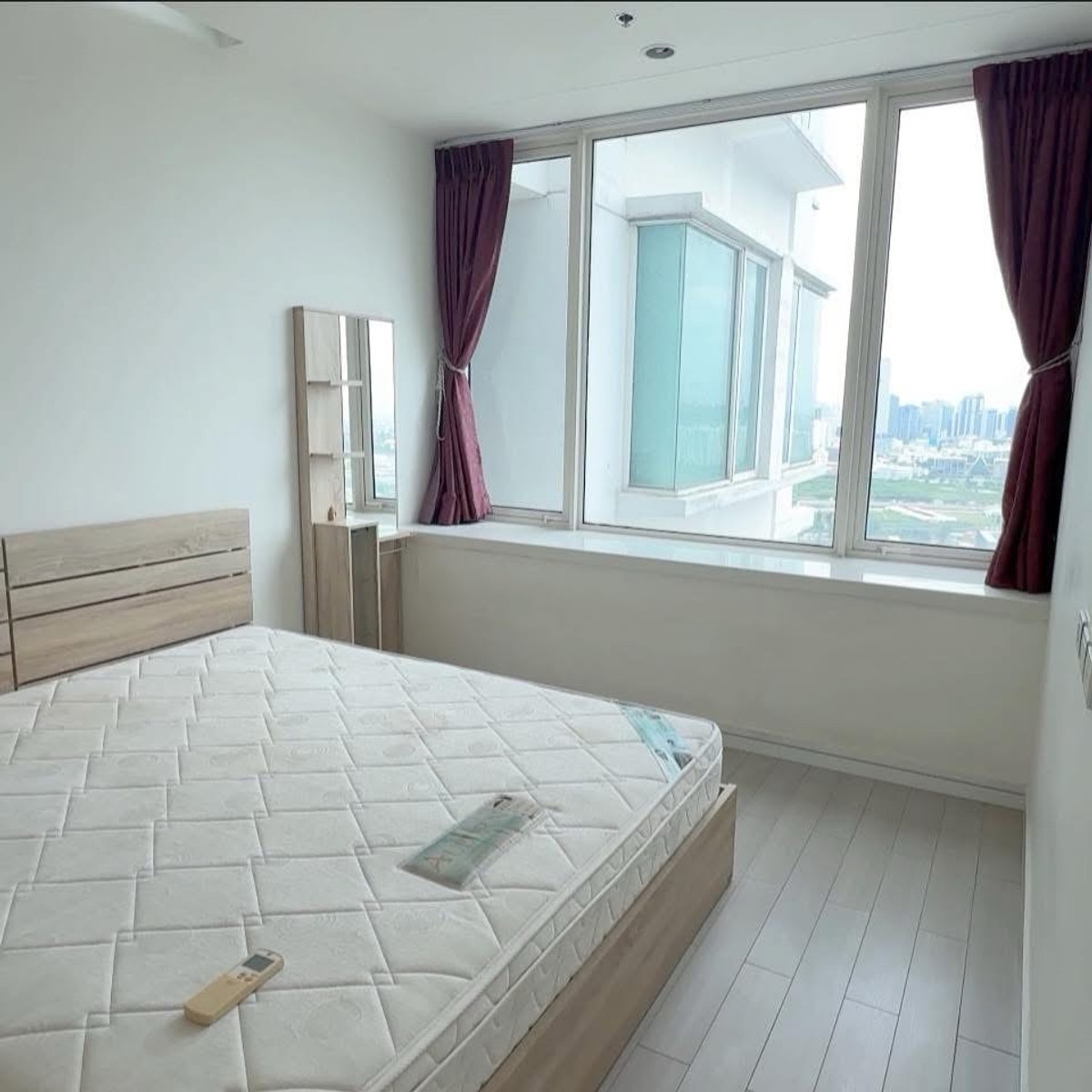 ให้เช่าคอนโดพระราม 9 เพชรบุรีตัดใหม่ RCA : ให้เช่า TC Green rama 9(ทีซี กรีน พระราม9) 1 ห้องนอน 1ห้องน้ำ 38 ตรม.  ตึก B ชั้น 30 วิวเมืองสวย ไม่บล็อค เฟอร์และเครื่องใช้ไฟฟ้าครบ 14,000 บาท