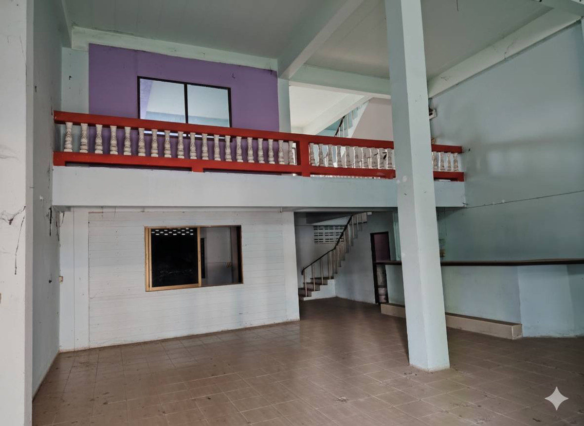 For SaleShop HouseChachoengsao : 95718 - Commercial building for sale, prime location, 4 floors, 2 units, hit through, in the heart of Phanom Sarakham - next to the main road, main business area of ​​Chachoengsao!