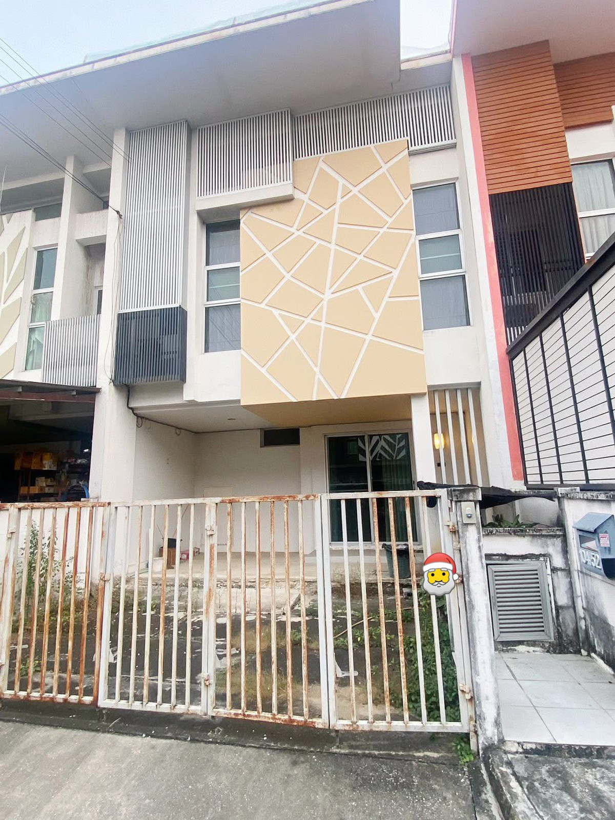 ให้เช่าทาวน์โฮมนวมินทร์ รามอินทรา : 🏡 ให้เช่า / ขาย ทาวน์โฮม 2 ชั้น มู่บ้านไอดีไซน์ วงแหวน–รามอินทรา 3 ห้องนอน 2 ห้องน้ำ สไตล์โมเดิร์น ทำเลศักยภาพ เลียบคลองสอง👉 เช่าเพียง 12,000 บาท/เดือน