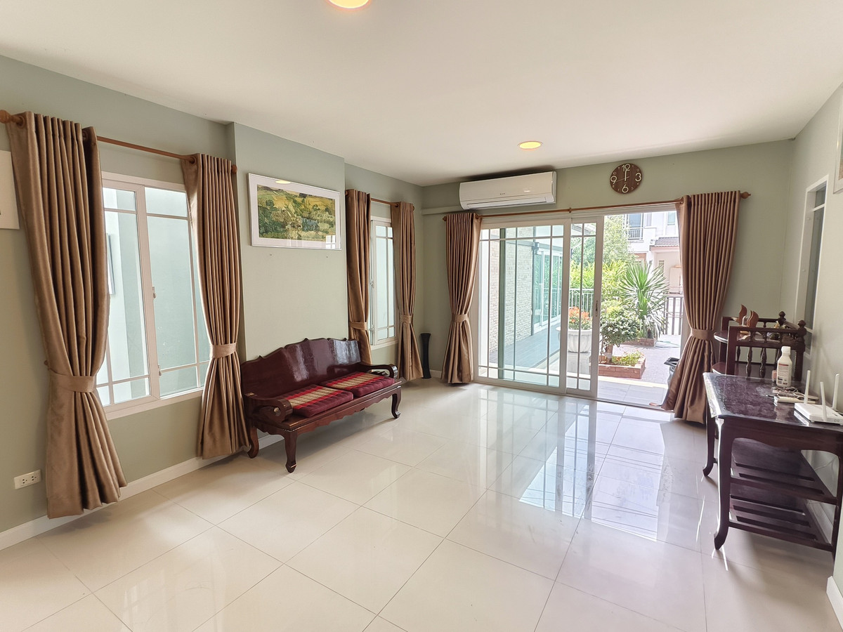 For RentHousePattanakan, Srinakarin : Mantana Rama 9 - Srinakarin / 5 Bedrooms (FOR RENT) BZD065