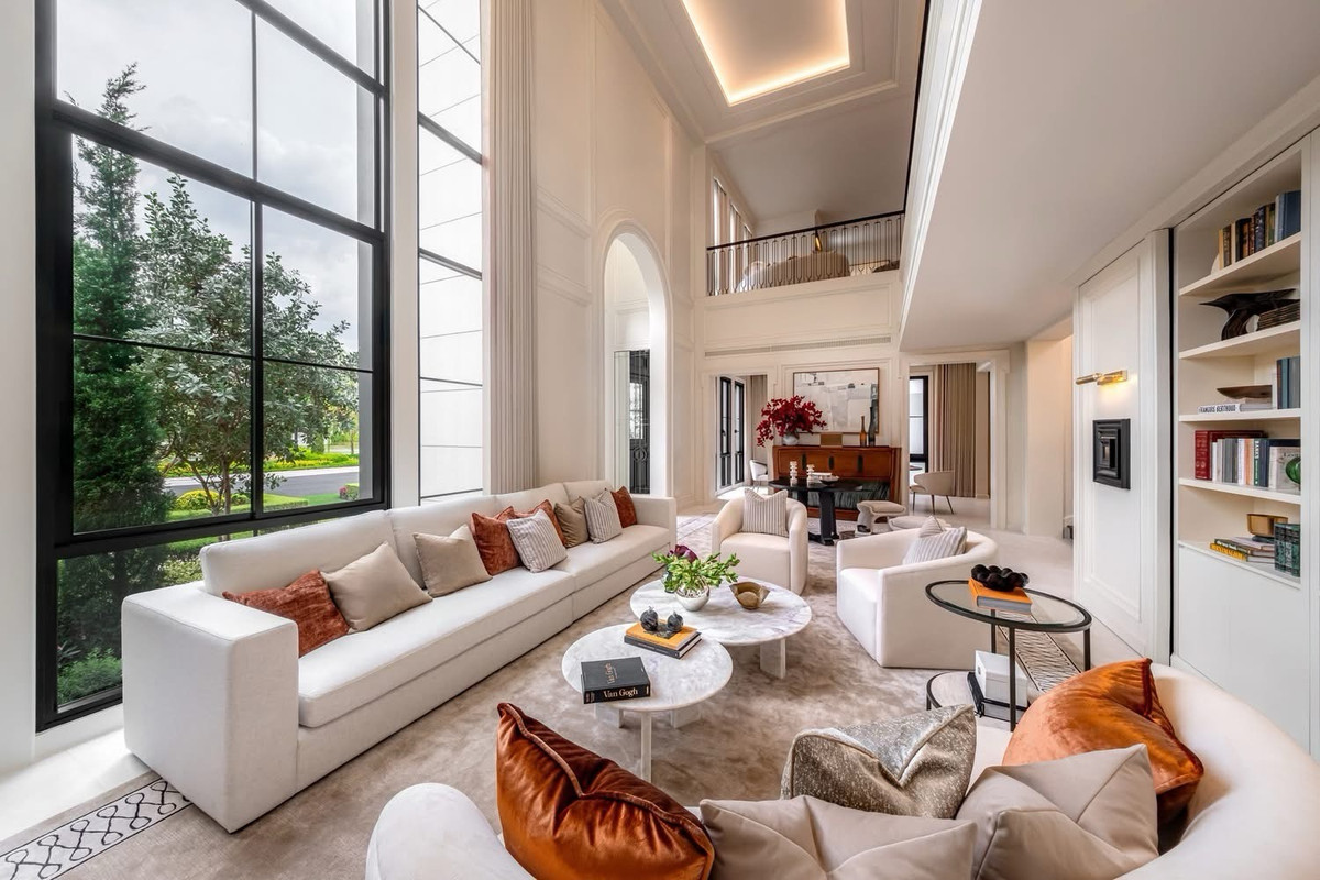 For SaleHousePattanakan, Srinakarin : 🔥Exclusive Deal 🔥 NARASIRI VICTOIRE Krungthep Kreetha size 453 Sq.m 4 bed 5 Bath starting at 65 million baht contact 086-795-9997