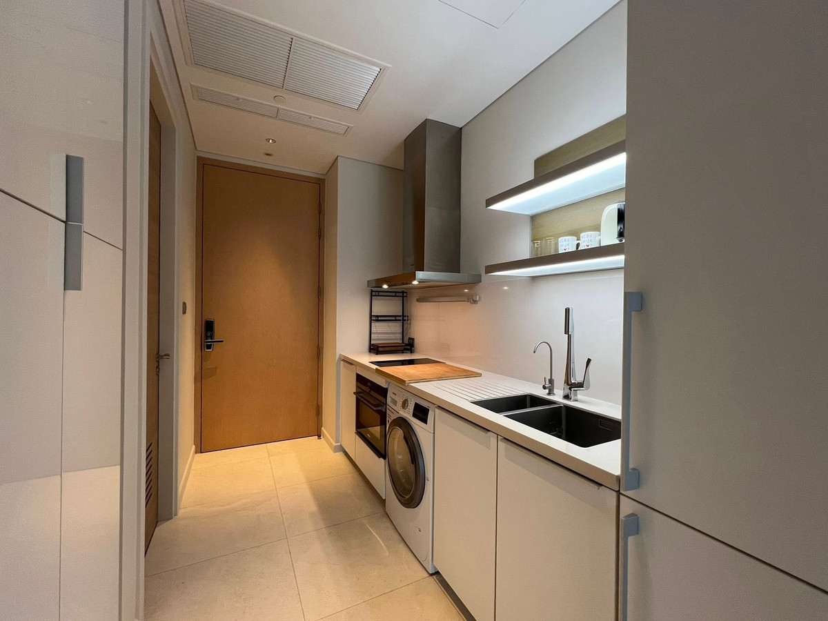 For RentCondoWitthayu, Chidlom, Langsuan, Ploenchit : 🌇✨ Condo for rent, Type Studio - Sindhorn Residence, Lang Suan area.