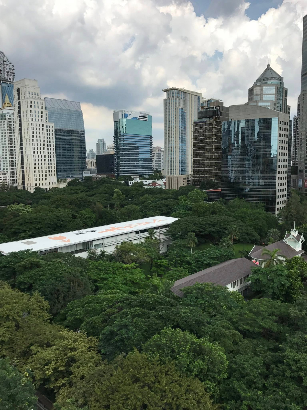 For RentCondoWitthayu, Chidlom, Langsuan, Ploenchit : 🌇✨ Condo for rent, Type Studio - Sindhorn Residence, Lang Suan area.