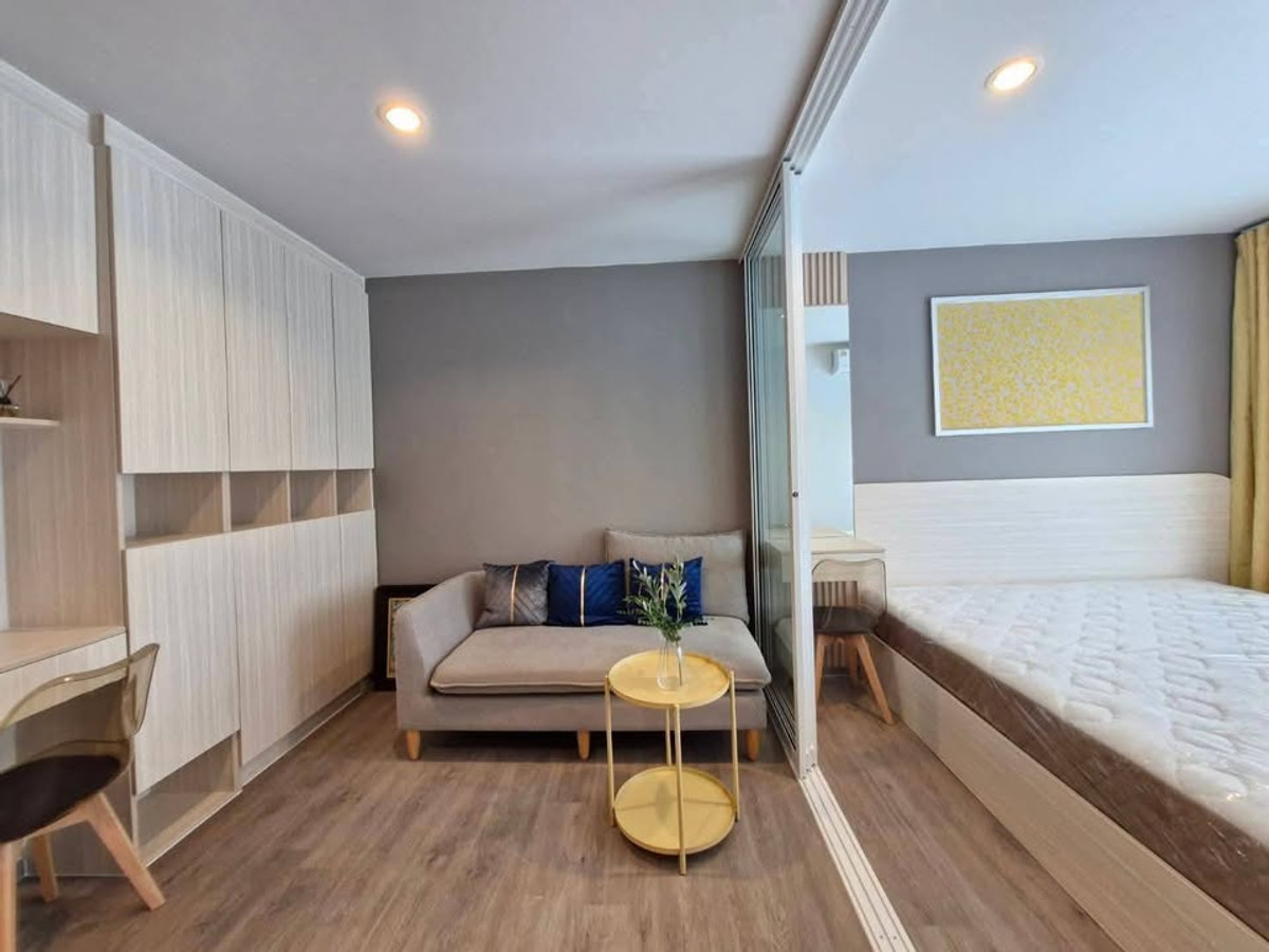 For RentCondoBangna, Bearing, Lasalle : Condo for rent, Regent Home Bangna, near BTS Bangna station, complete with furniture and electrical appliances.