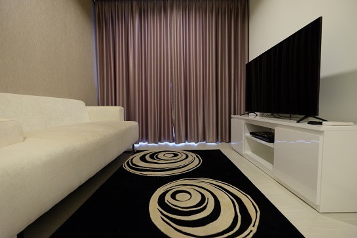 ให้เช่าคอนโดสุขุมวิท อโศก ทองหล่อ : คอนโด 1 ห้องนอน 1 ห้องน้ำ ขนาด 45 ตารางเมตร ที่ Rhythm Sukhumvit 42 ให้เช่า 35,000 บาทต่อเดือน สถานีรถไฟฟ้า BTS เอกมัย