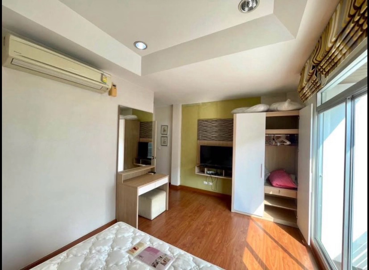 For RentTownhomeThaphra, Talat Phlu, Wutthakat : House for rent, Klang Muang, Sathorn, Taksin, 1 project, near BTS Wutthakat.