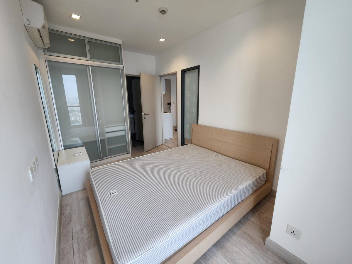 ให้เช่าคอนโดวงเวียนใหญ่ เจริญนคร :  ให้เช่า ถูกมาก ไอดีโอ โมบิ สาทร ( Ideo mobi sathorn ) ติด BTS ธนบุรี  50 เมตร พร้อมเฟอร์+ เครื่องซักผ้า +31 ตรม. เพียง 12,000 บาท  