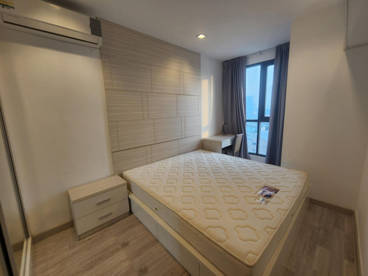 ให้เช่าคอนโดวงเวียนใหญ่ เจริญนคร :  ให้เช่า คอนโด ไอดีโอ โมบิ สาทร ( Ideo mobi sathorn ) ติด BTS ธนบุรี  50 เมตร พร้อมเฟอร์+ เครื่องซักผ้า เพียง 13,500 บาท  