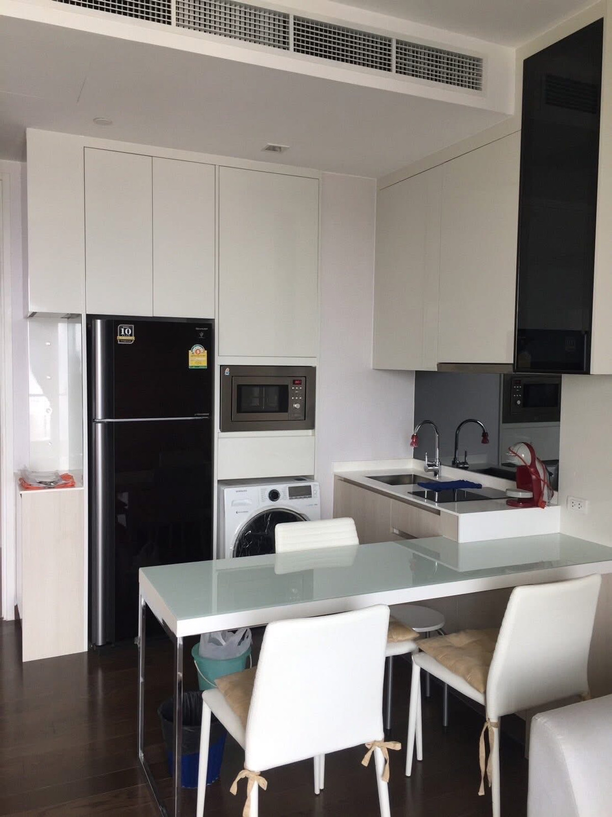 ขายคอนโดพระราม 9 เพชรบุรีตัดใหม่ RCA : ขายด่วนครับ! Q Asoke คอนโดระดับ Luxury จาก Quality Houses ตัวตึกตั้งอยู่บนจุดตัดอโศก-เพชรบุรี เดินออกจากโครงการก้าวเดียวถึง MRT เลยครับ ห้องนี้เป็นแบบ 1 Bedroom ที่จัดสรรพื้นที่มาได้ลงตัวมาก ในราคาที่หาไม่ได้อีกแล้วในโซนนี้!