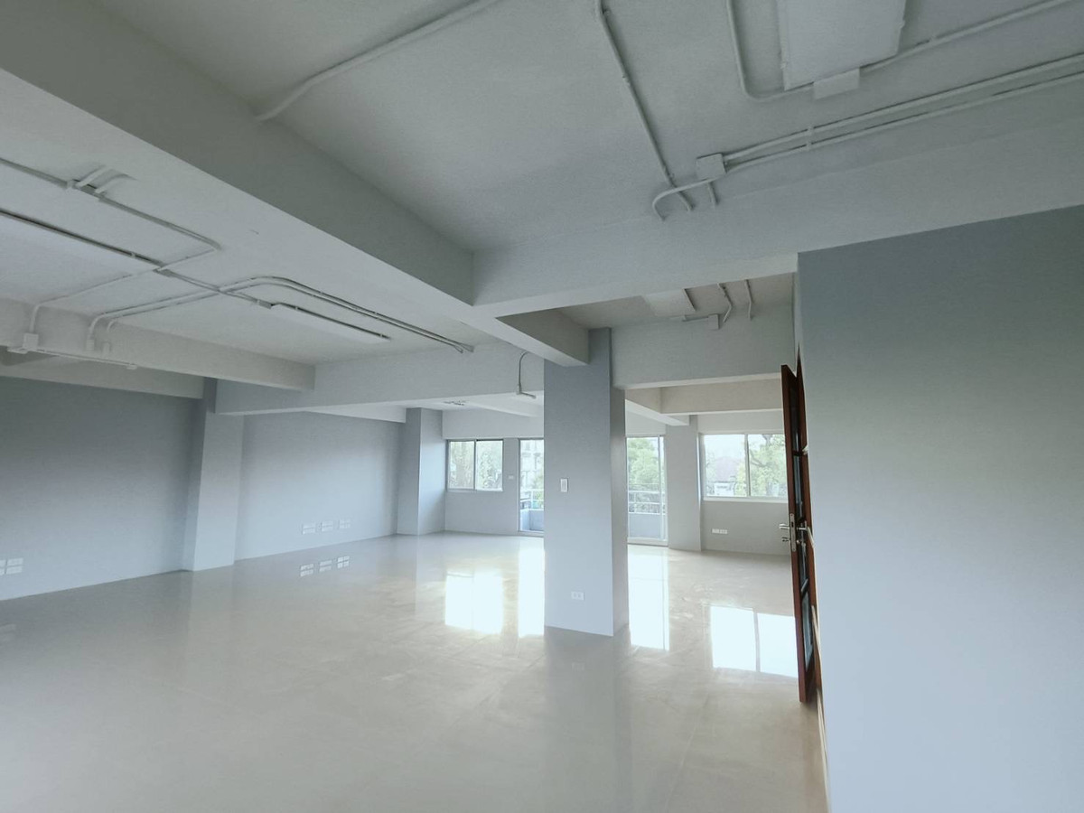 For RentOfficeRama9, Petchburi, RCA : Office for rent, Office for Rent, next to Ekkamai Road, Rama 9, good location, convenient travel.