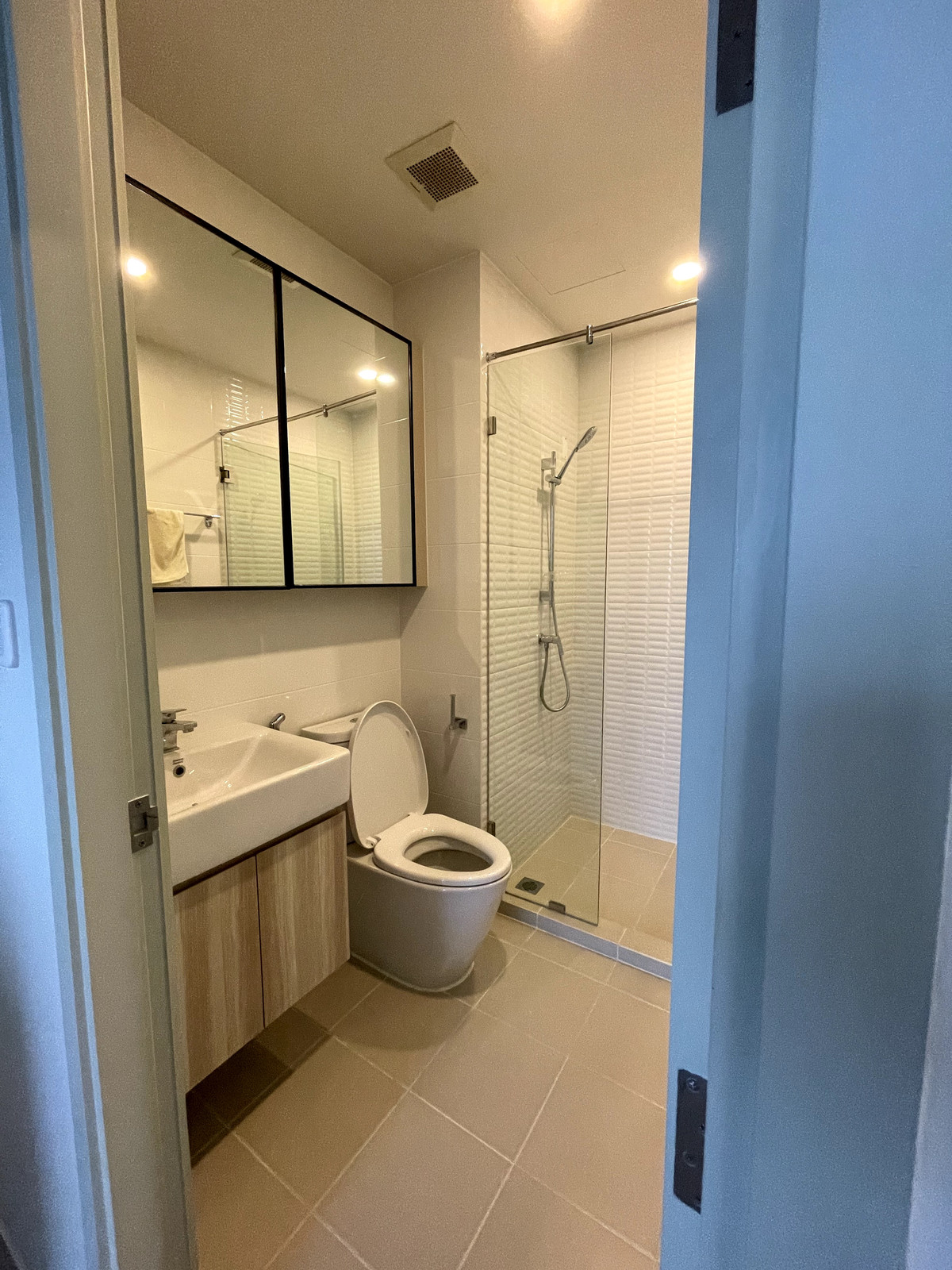 For RentCondoKasetsart, Ratchayothin : 🔥For Rent Now🔥 Chewathai Kaset-Nawamin. Spacious room, beautiful view, fully furnished and ready to move in. Excellent location, on the main road, near BTS Kasetsart University.