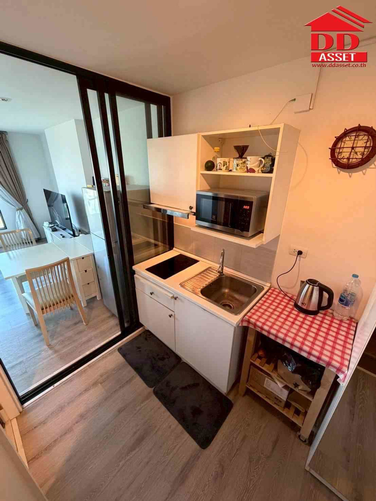 For RentCondoBangna, Bearing, Lasalle : For Rent Knightsbridge Bearing, Knightsbridge Bearing, Sukhumvit 107, near BTS Bearing, only 450 meters, code C8399.