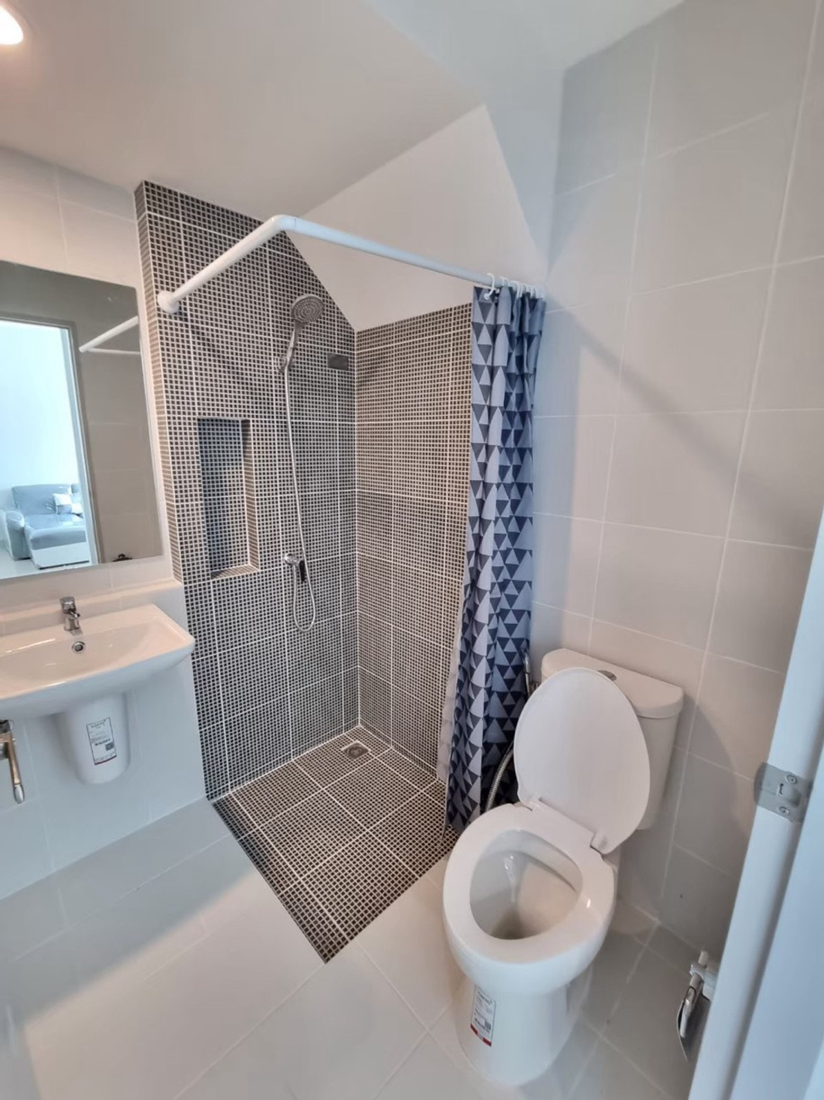 For RentTownhomePathum Thani,Rangsit, Thammasat : Townhouse for rent 🔥 Grande Pleno Phahol-Vibhavadi 🔥 3 bedrooms, 2 bathrooms, fully furnished and equipped with appliances. Close to Bangkok University.