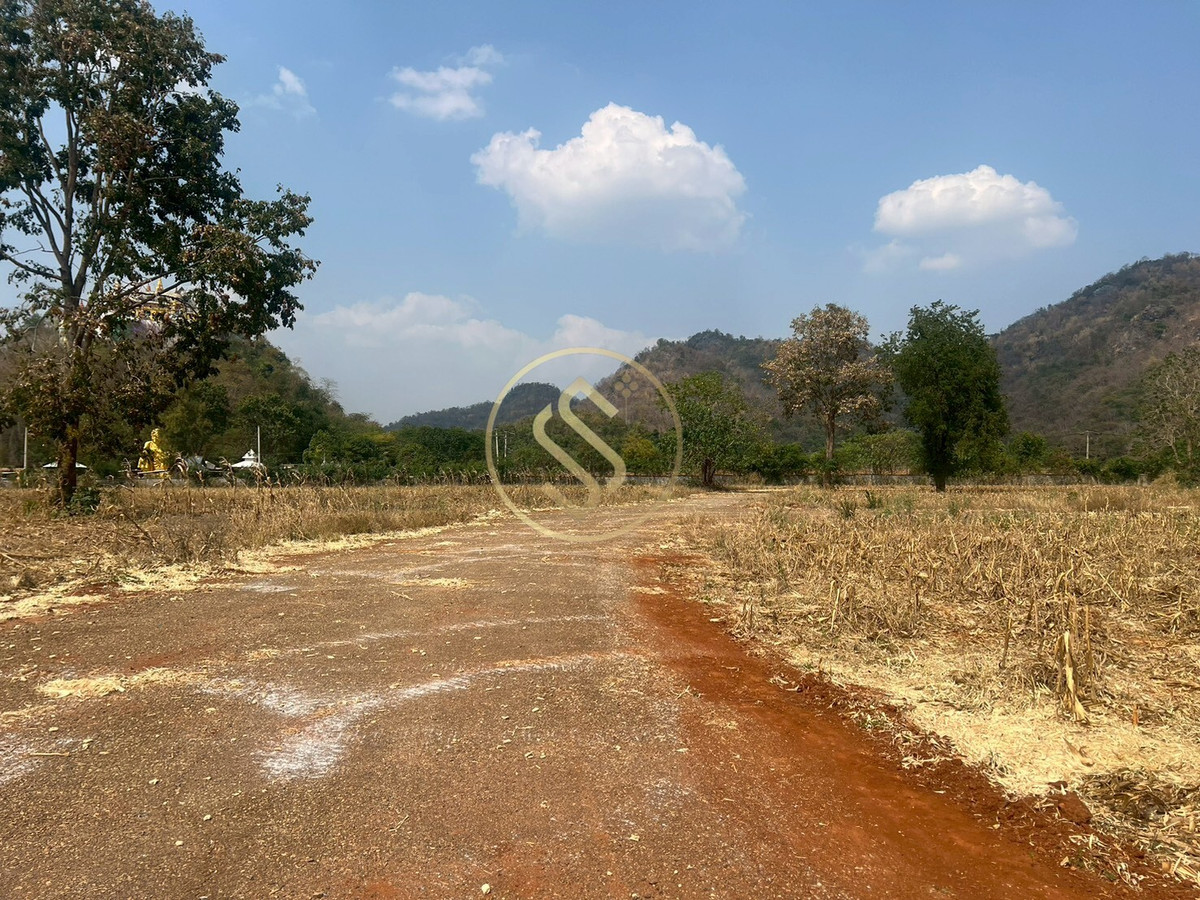 ขายที่ดินปากช่อง เขาใหญ่ : ขายที่ดินเปล่า เขาใหญ่ ถ.ธนะรัชต์ อยู่ติดกับโครงการบ้านหรู มิราเคิล วี เขาใหญ่ 88 ไร่เศษ 