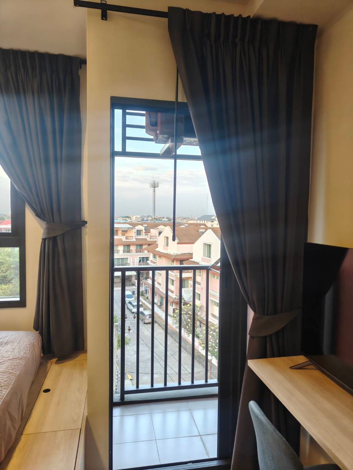 ให้เช่าคอนโดบางนา แบริ่ง ลาซาล : ปล่อยเช่าด่วน! The Muve Bangna ห้องสวย ชั้นสูง แต่งครบ พร้อมเข้าอยู่ทันที! คอนโด Low Rise สุดฮิตจาก Sansiri ทำเลดีมาก เข้าซอยเพียง 450 เมตรจากถนนบางนา-ตราด เดินทางสะดวก สิ่งอำนวยความสะดวกครบครันในราคาสุดคุ้ม