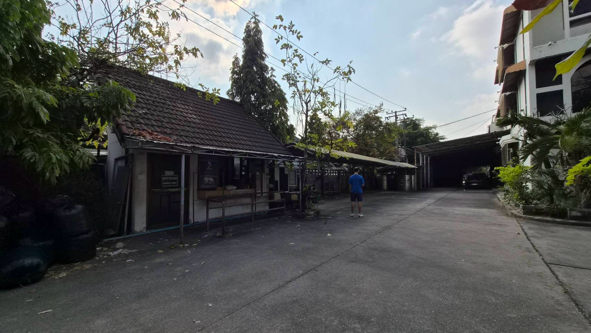For SaleFactoryYothinpattana,CDC : Factory for sale with factory license, Factory 4 Industry @ Liab Duan - Lat Phrao 87, location in the heart of the city, area 4 rai 1 ngan, total area 5,750 square meters.