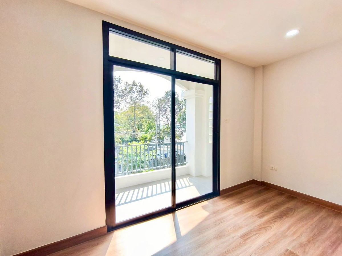 For SaleTownhomePathum Thani,Rangsit, Thammasat : Townhome for sale, 2 and a half floors, Nanthana Garden Village, Rangsit, 5 levels, area 27 square meters, 3 bedrooms, Ban Klang Subdistrict, Mueang Pathum Thani District. Pathum Thani Province