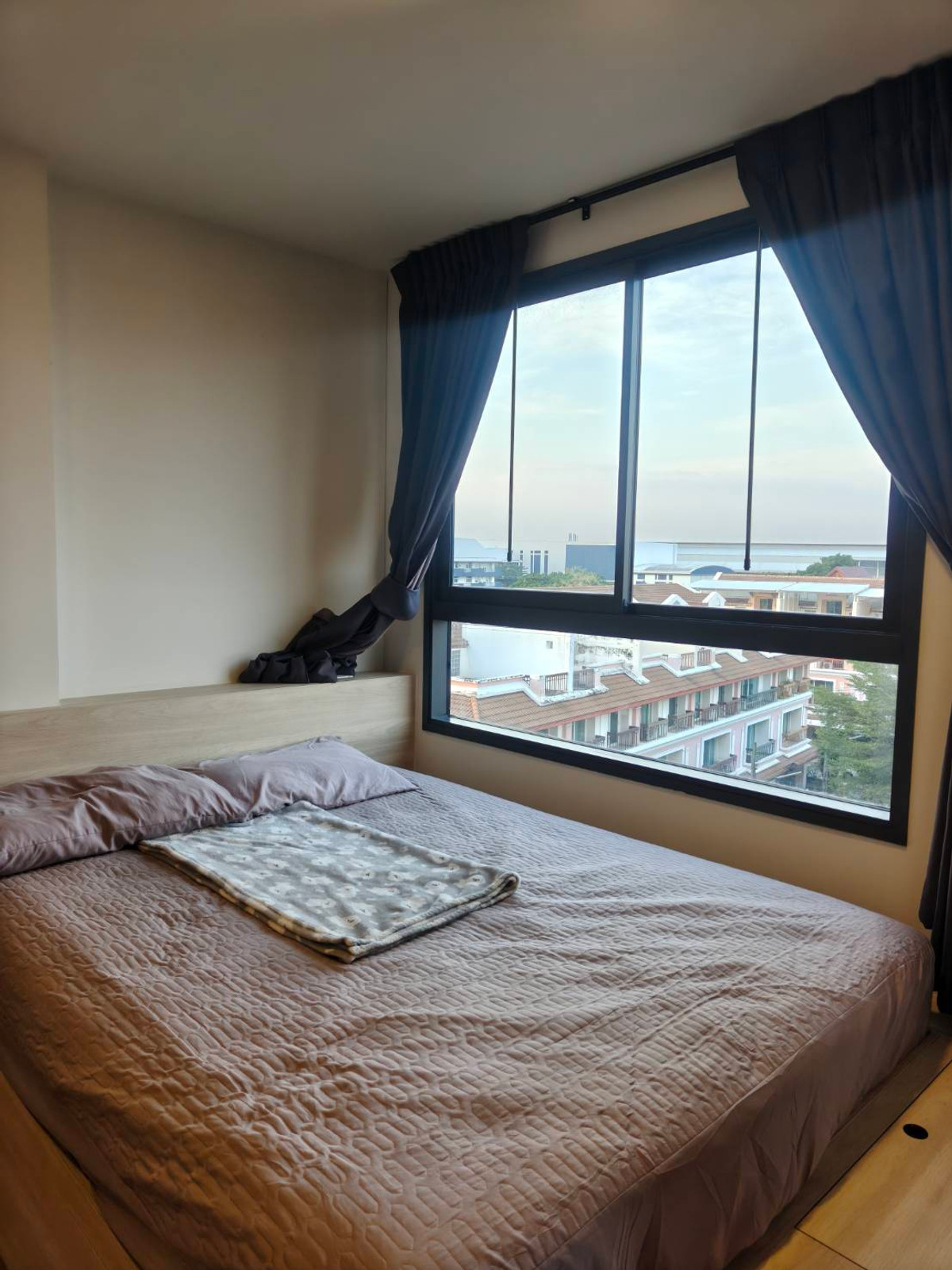 ให้เช่าคอนโดบางนา แบริ่ง ลาซาล : ปล่อยเช่าด่วน! The Muve Bangna ห้องสวย ชั้นสูง แต่งครบ พร้อมเข้าอยู่ทันที! คอนโด Low Rise สุดฮิตจาก Sansiri ทำเลดีมาก เข้าซอยเพียง 450 เมตรจากถนนบางนา-ตราด เดินทางสะดวก สิ่งอำนวยความสะดวกครบครันในราคาสุดคุ้ม