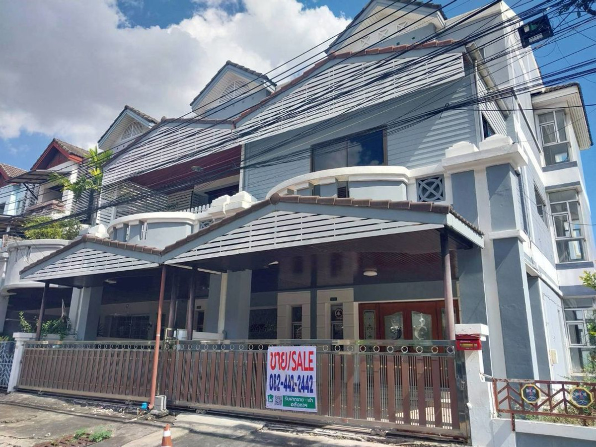 ขายโฮมออฟฟิศพัฒนาการ ศรีนครินทร์ : ลดประชดทุน!! โฮมออฟฟิศหรูหลังมุม 2 คูหา 71 ตร.ว. 864 ตร.ม. ติดถ.กรุงเทพกรีฑา ลดจาก 15.5 เหลือเพียง 8.9 ลบ.! เหมาะลงทุนรับยีลด์ 7-9%