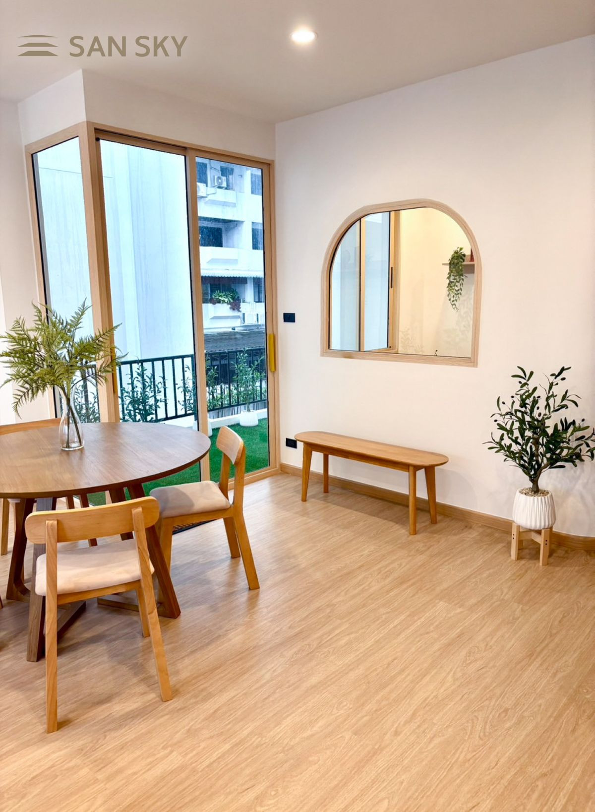 For SaleTownhomeSapankwai,Jatujak : Single house for sale in minimalist style Pradipat area, 4 bedrooms, size 297 sq m., with minimalist furniture, near the expressway, BTS Ari.