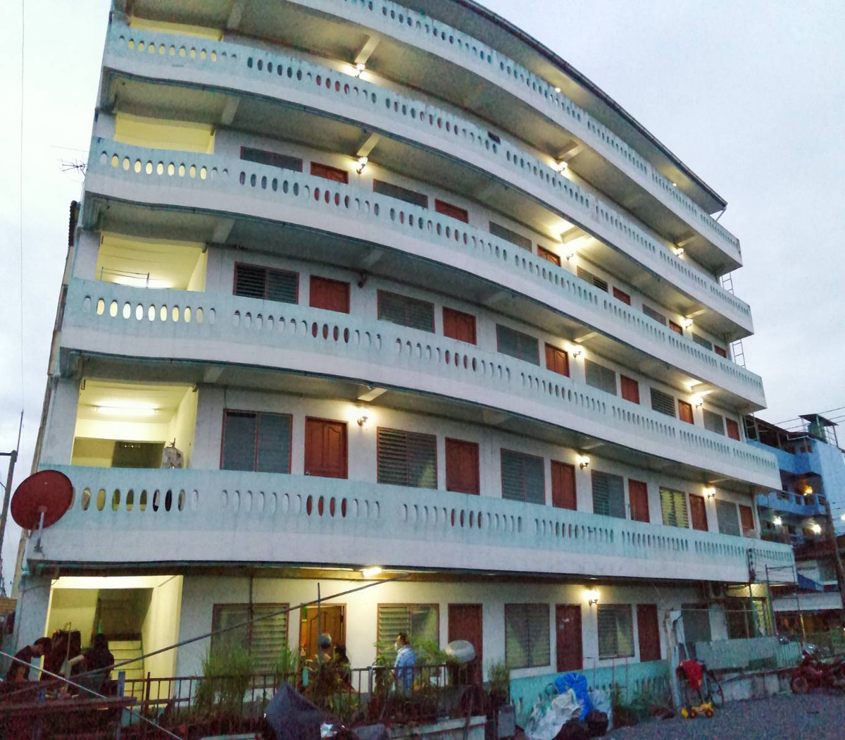 For SalePathum Thani,Rangsit, Thammasat : New apartment for sale, 6 floors, 35 rooms, room width 3.5*9 meters, good location, Khlong Luang District. Pathum Thani Province