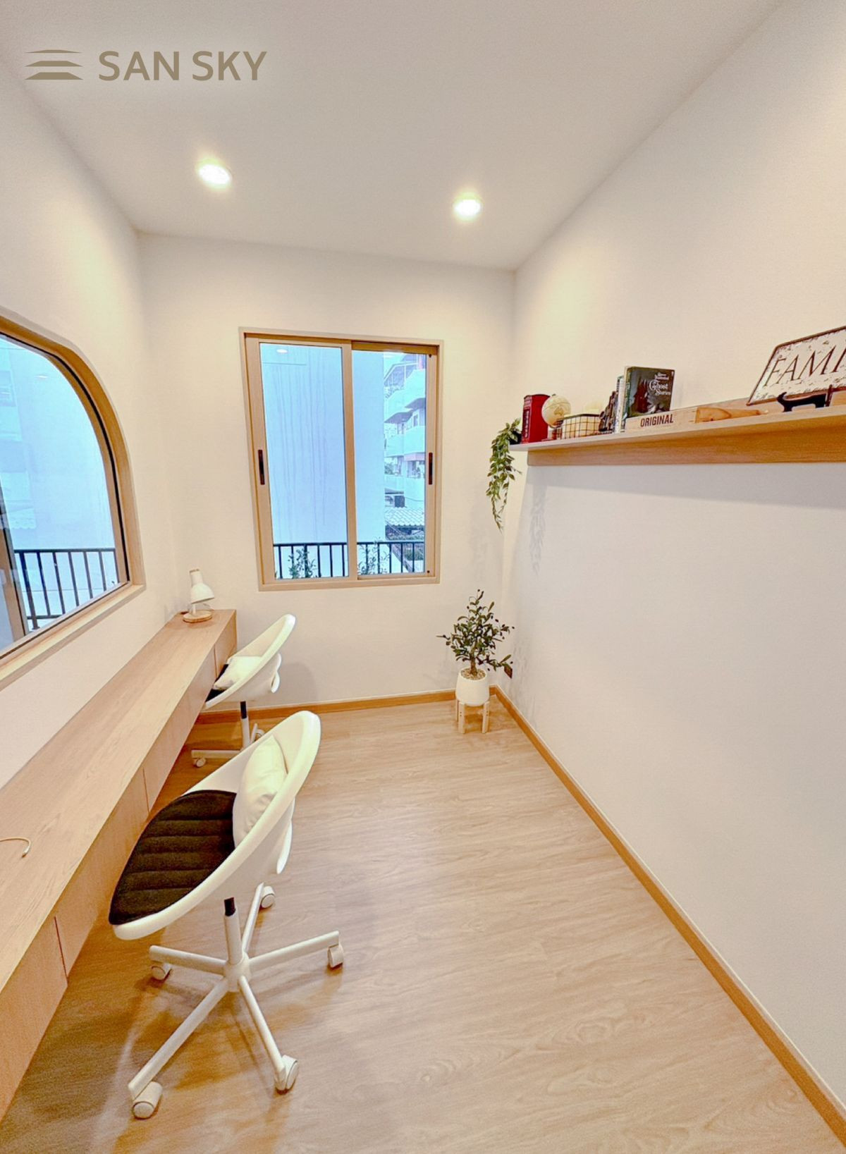 For SaleTownhomeSapankwai,Jatujak : Single house for sale in minimalist style Pradipat area, 4 bedrooms, size 297 sq m., with minimalist furniture, near the expressway, BTS Ari.