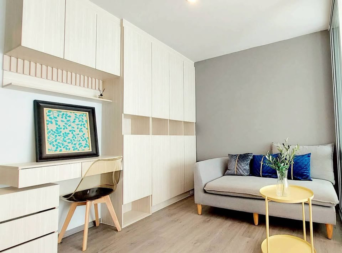 For RentCondoBangna, Bearing, Lasalle : 🔥🔥 Condo for rent Regent Bangna 🔥🔥 🏢 1 bedroom | 1 living room (glass partition) 🏬 Building D, 15th floor | Pool view + garden view 🌤 Room direction is not hot all day.