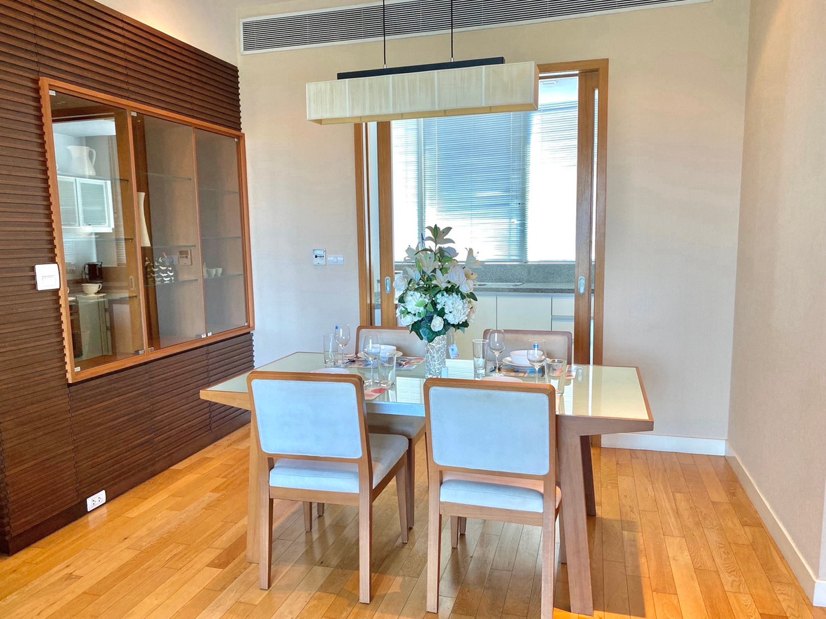 For RentCondoSukhumvit, Asoke, Thonglor : 🏢Condo for rent with Benjakiti Park view at Millennium Residence, 2 bedrooms, 1 office room, fully furnished, balcony, very beautiful view, near Benjakiti Park, BTS Asoke.