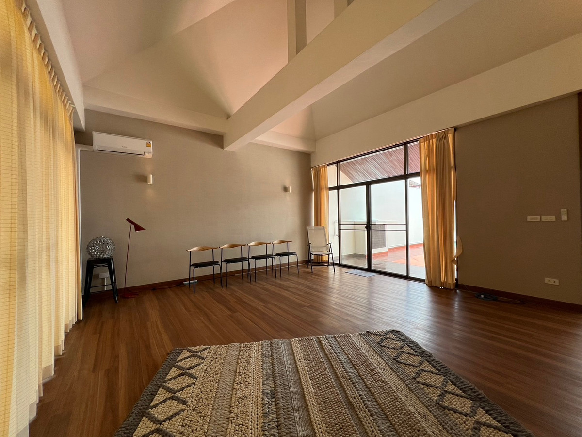 For RentTownhomePattanakan, Srinakarin : for rent Beautiful town house at pattanakarn soi 52 (S03-1819) 