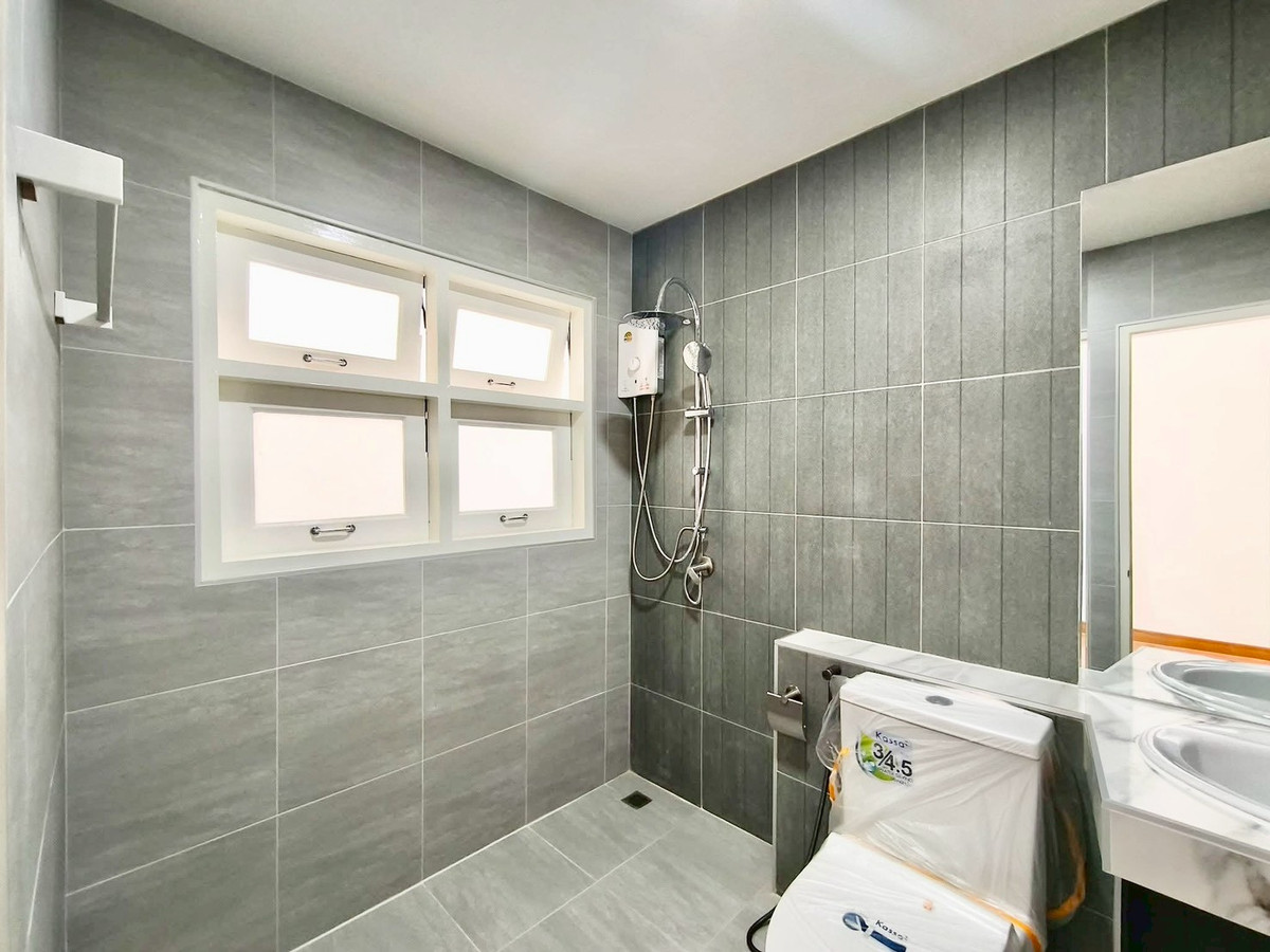 For SaleTownhomePathum Thani,Rangsit, Thammasat : Townhome for sale, 2 and a half floors, Nanthana Garden Village, Rangsit, 5 levels, area 27 square meters, 3 bedrooms, Ban Klang Subdistrict, Mueang Pathum Thani District. Pathum Thani Province