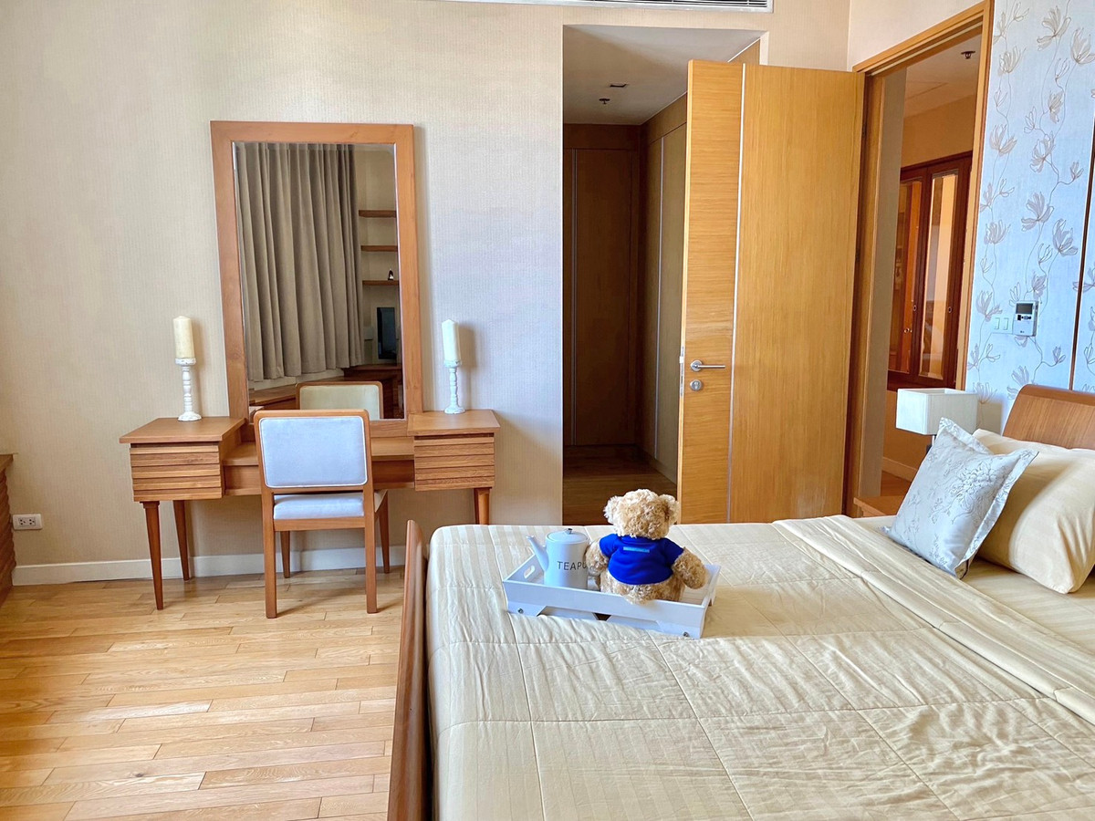 For RentCondoSukhumvit, Asoke, Thonglor : 🏢Condo for rent with Benjakiti Park view at Millennium Residence, 2 bedrooms, 1 office room, fully furnished, balcony, very beautiful view, near Benjakiti Park, BTS Asoke.