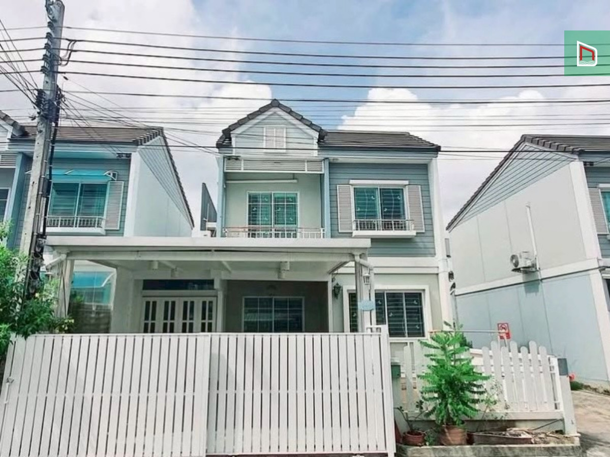 For SaleTownhomeSamut Prakan,Samrong : Corner townhouse, Areeya The Village 1, Bangna 3, near Mega Bangna, 2 bedrooms, 28.30 sq m, 3.6 million, partially furnished, ready to move in.
