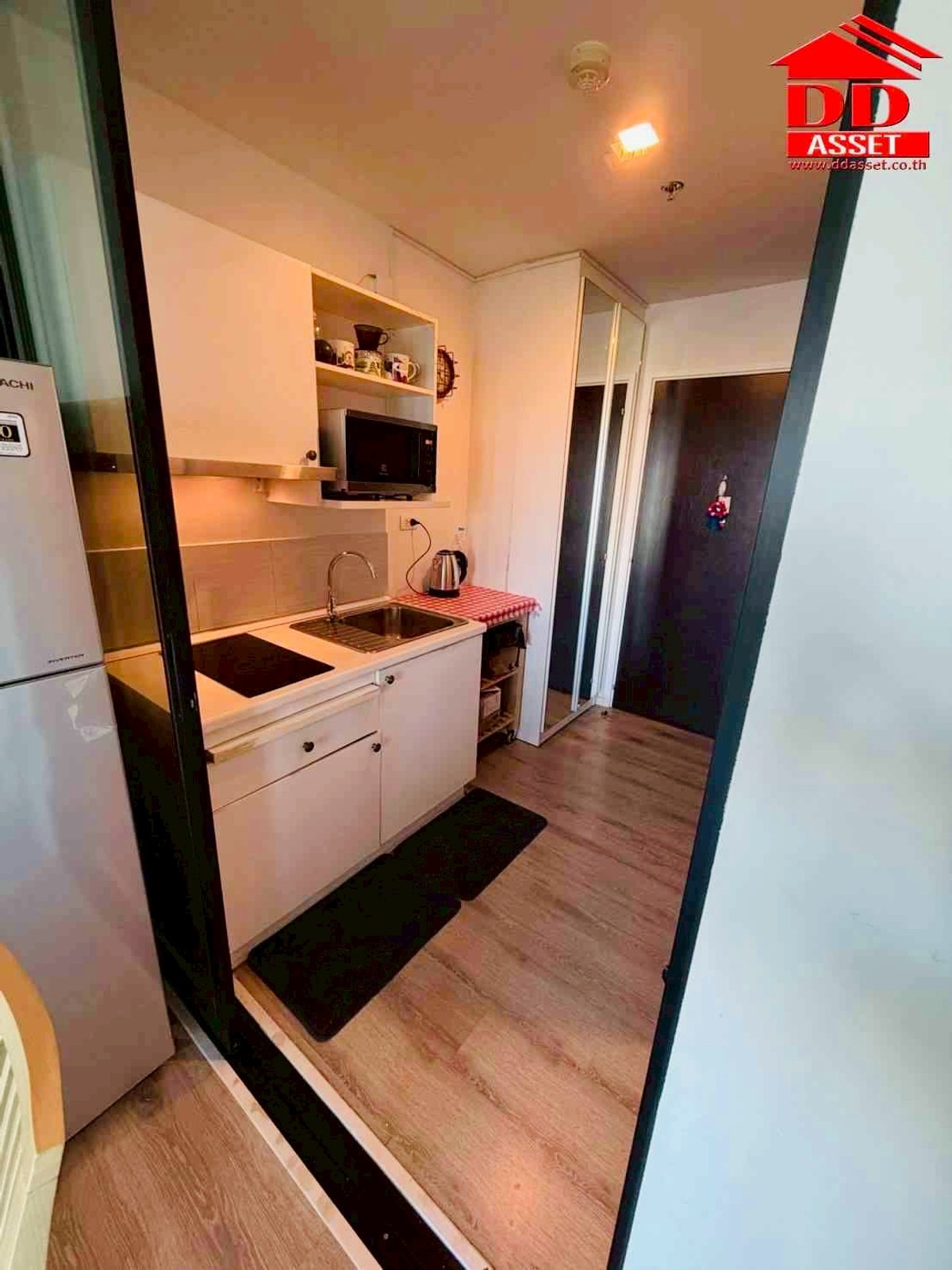 For RentCondoBangna, Bearing, Lasalle : For Rent Knightsbridge Bearing, Knightsbridge Bearing, Sukhumvit 107, near BTS Bearing, only 450 meters, code C8399.