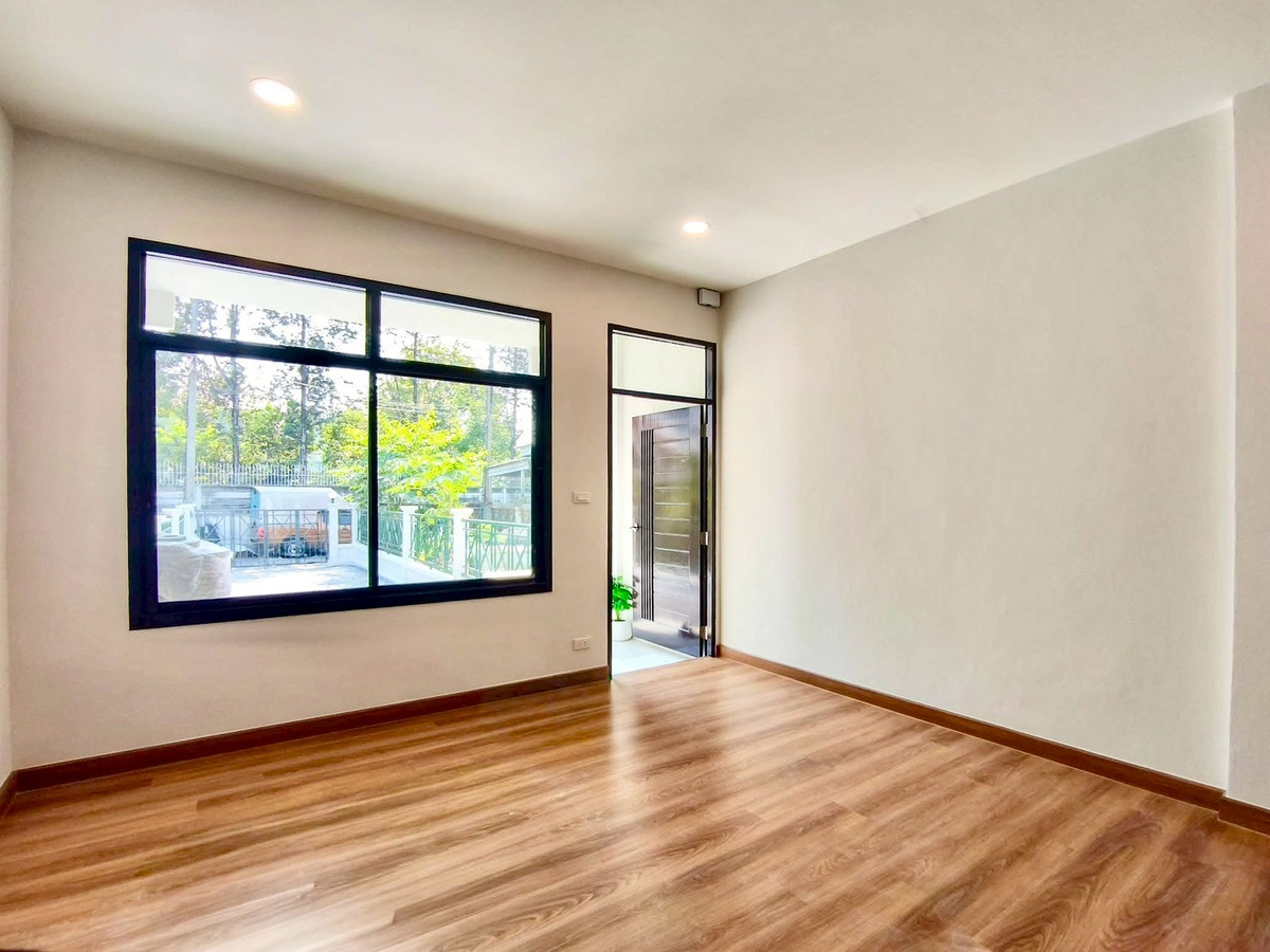 For SaleTownhomePathum Thani,Rangsit, Thammasat : Townhome for sale, 2 and a half floors, Nanthana Garden Village, Rangsit, 5 levels, area 27 square meters, 3 bedrooms, Ban Klang Subdistrict, Mueang Pathum Thani District. Pathum Thani Province