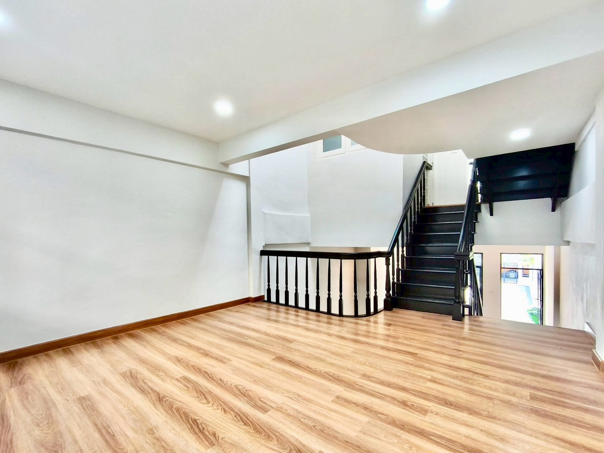 For SaleTownhomePathum Thani,Rangsit, Thammasat : Townhome for sale, 2 and a half floors, Nanthana Garden Village, Rangsit, 5 levels, area 27 square meters, 3 bedrooms, Ban Klang Subdistrict, Mueang Pathum Thani District. Pathum Thani Province