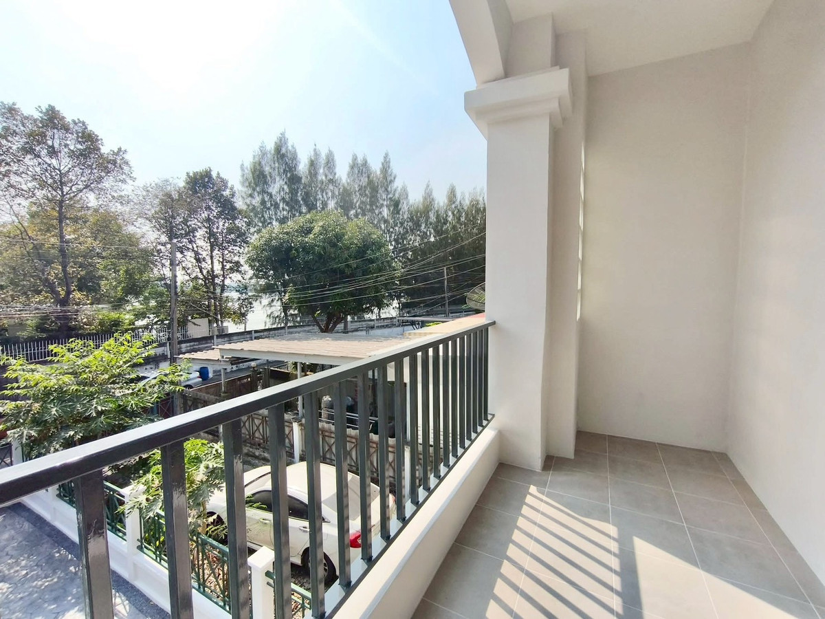 For SaleTownhomePathum Thani,Rangsit, Thammasat : Townhome for sale, 2 and a half floors, Nanthana Garden Village, Rangsit, 5 levels, area 27 square meters, 3 bedrooms, Ban Klang Subdistrict, Mueang Pathum Thani District. Pathum Thani Province