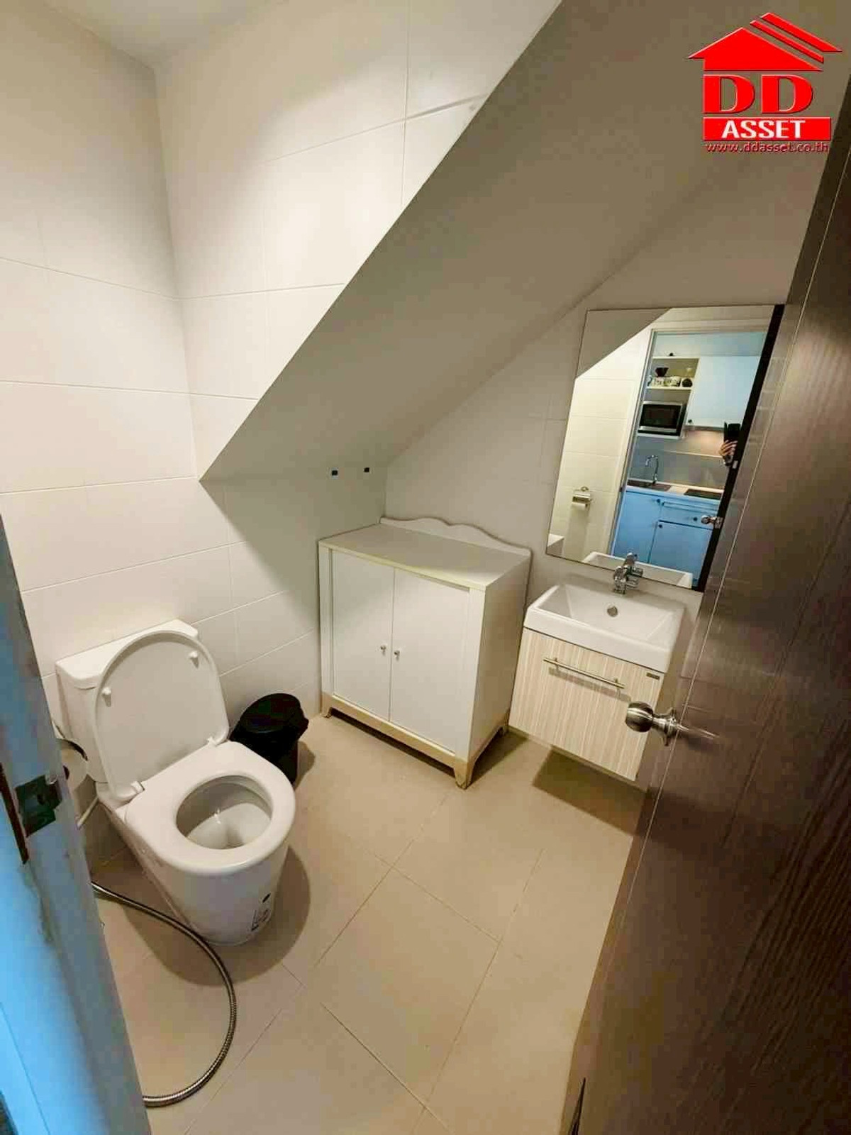 For RentCondoBangna, Bearing, Lasalle : For Rent Knightsbridge Bearing, Knightsbridge Bearing, Sukhumvit 107, near BTS Bearing, only 450 meters, code C8399.