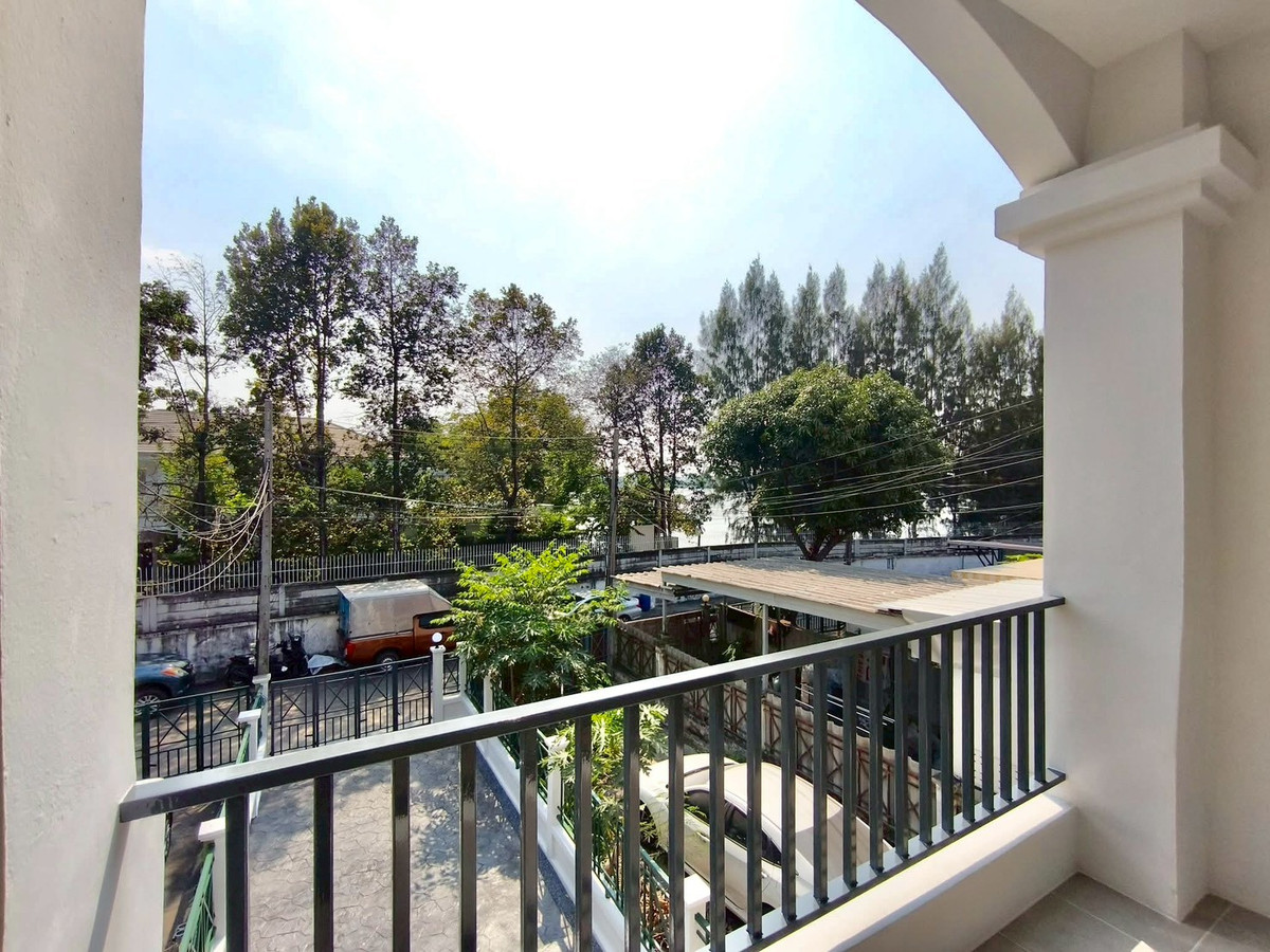 For SaleTownhomePathum Thani,Rangsit, Thammasat : Townhome for sale, 2 and a half floors, Nanthana Garden Village, Rangsit, 5 levels, area 27 square meters, 3 bedrooms, Ban Klang Subdistrict, Mueang Pathum Thani District. Pathum Thani Province