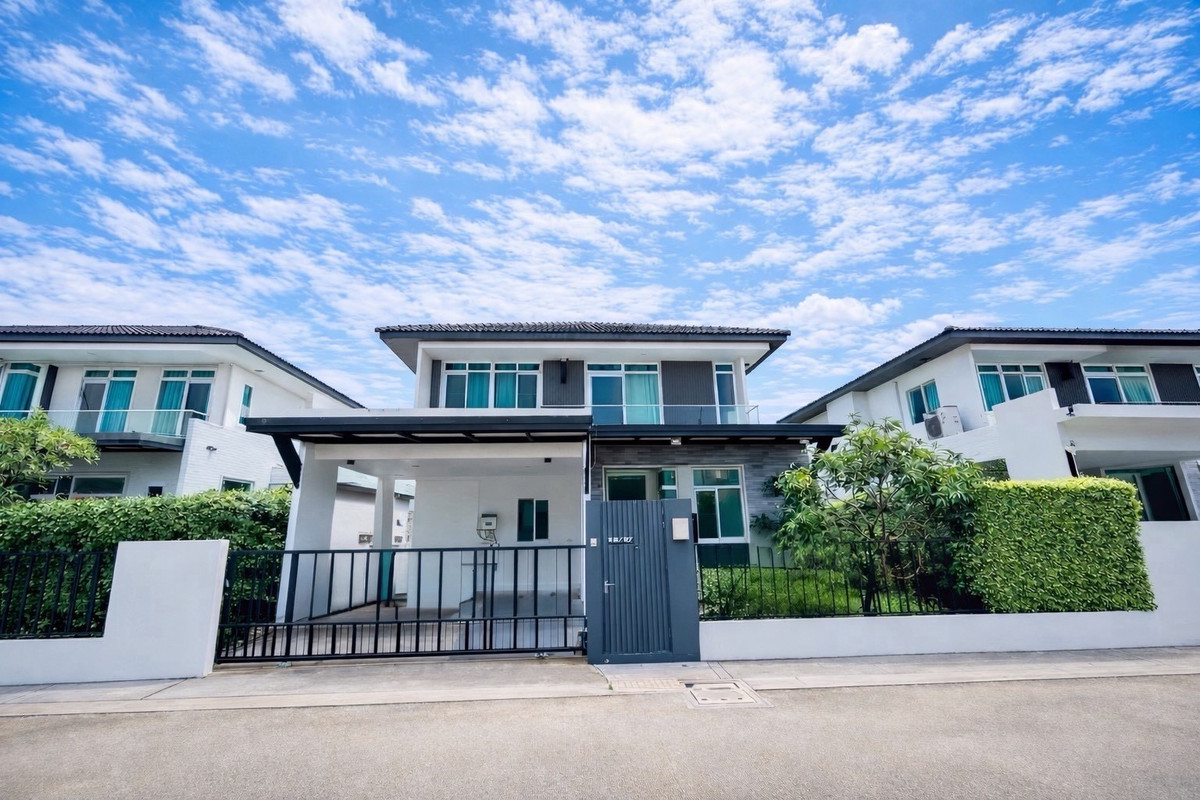 ให้เช่าบ้านบางนา แบริ่ง ลาซาล : 🔹 Mantana 2 Bangna KM.7 🔹 4 Bedrooms | 4 Bathrooms •	Usable area: 185 sq.m.	•	Land size: 268 sq.m.	•	2 parking spaces
