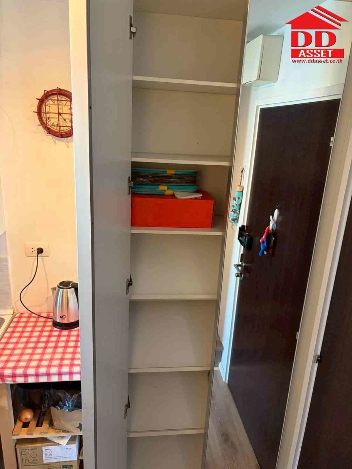 For RentCondoBangna, Bearing, Lasalle : For Rent Knightsbridge Bearing, Knightsbridge Bearing, Sukhumvit 107, near BTS Bearing, only 450 meters, code C8399.